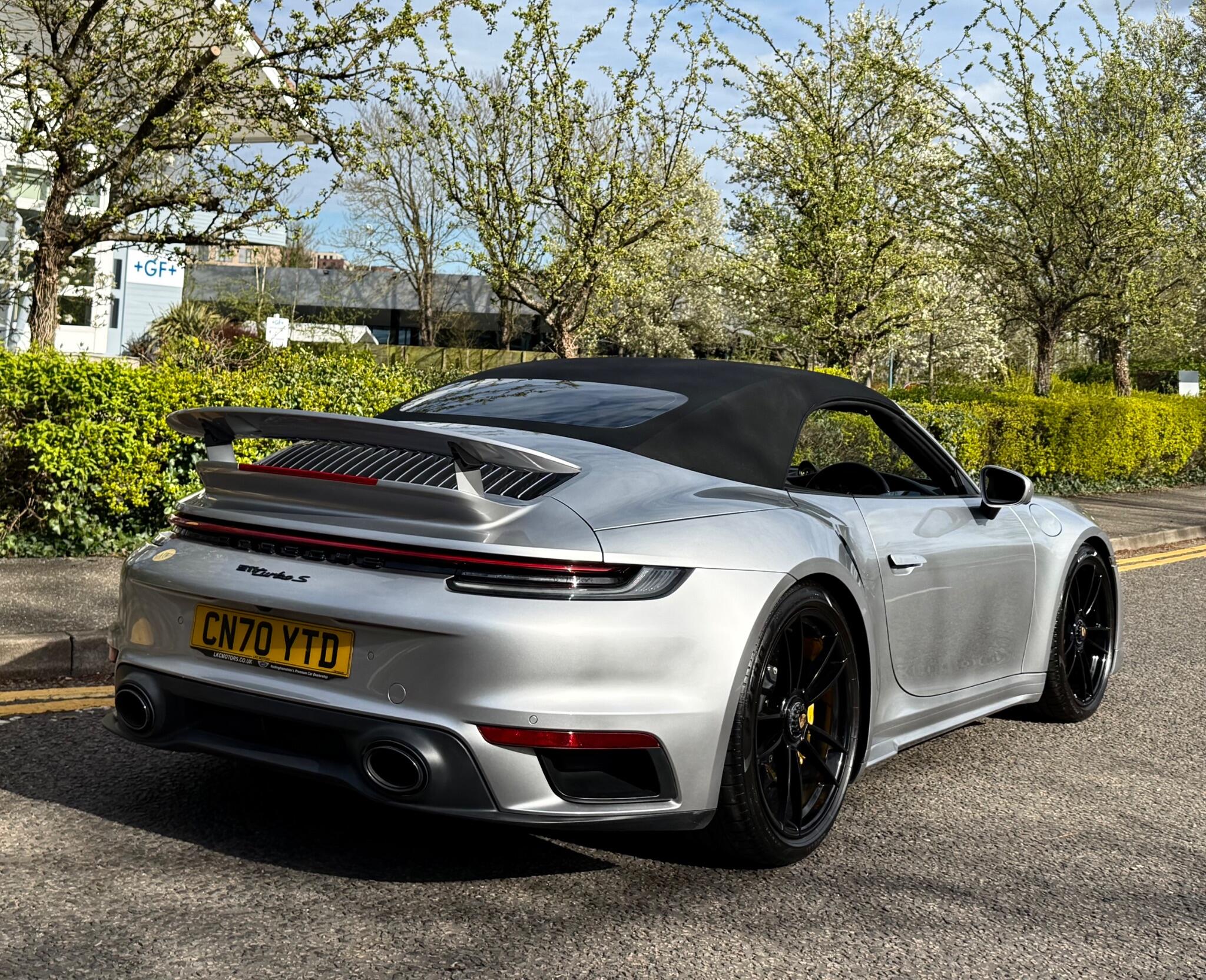 Porsche 911 view 10