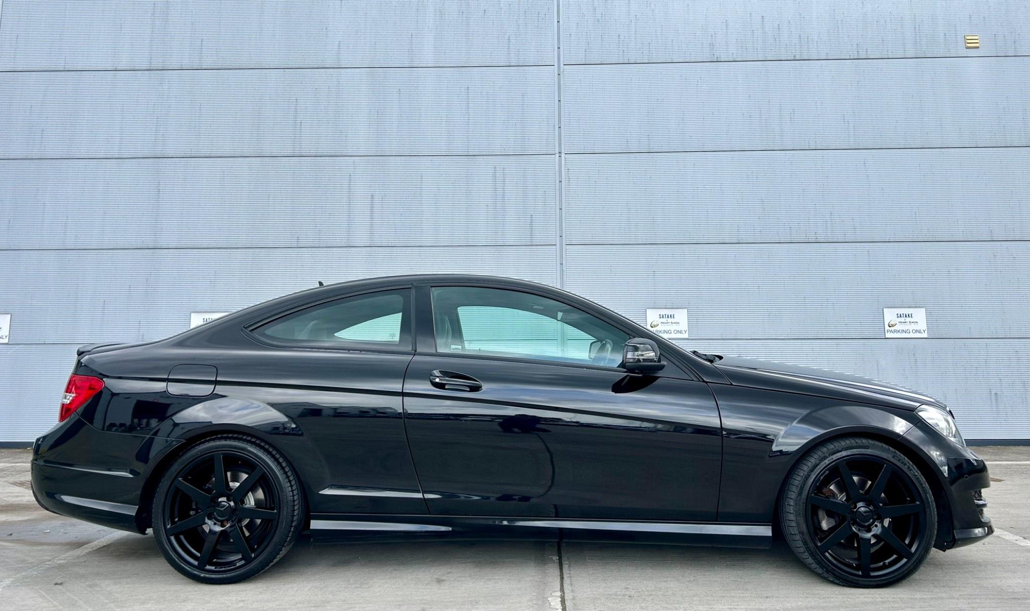 Mercedes-Benz C-Class view 9
