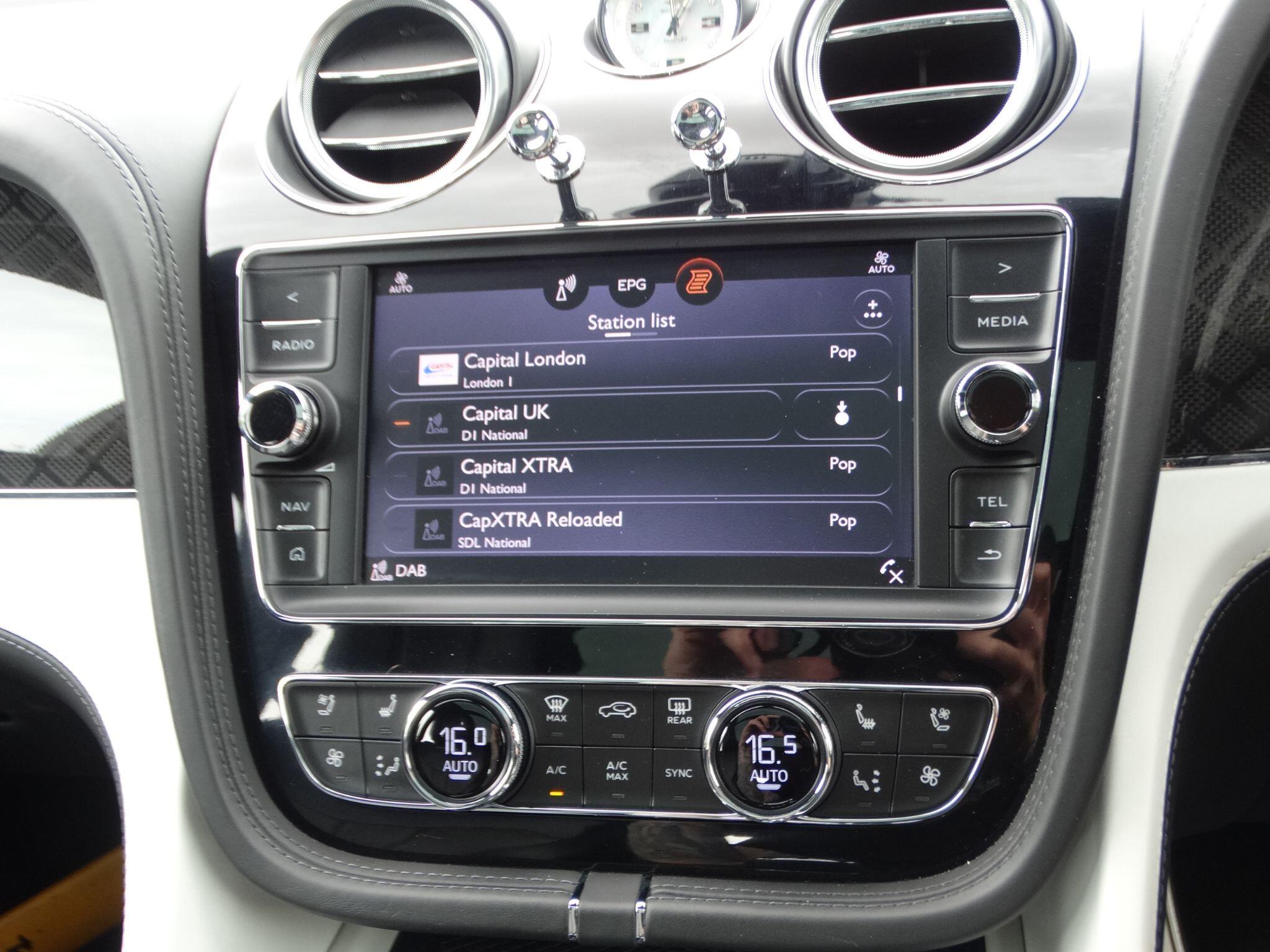 Bentley Bentayga view 38