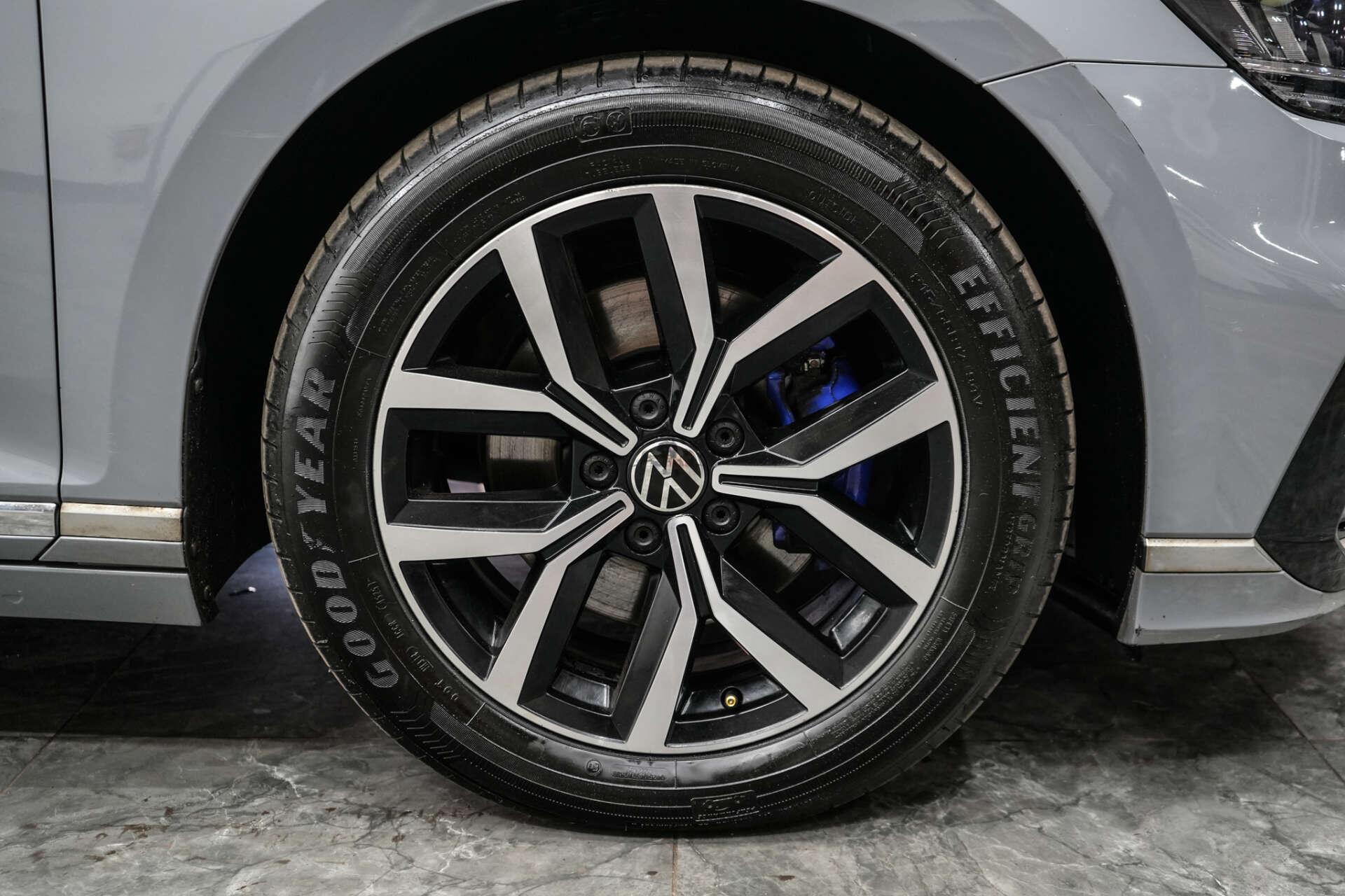 Volkswagen Passat view 7