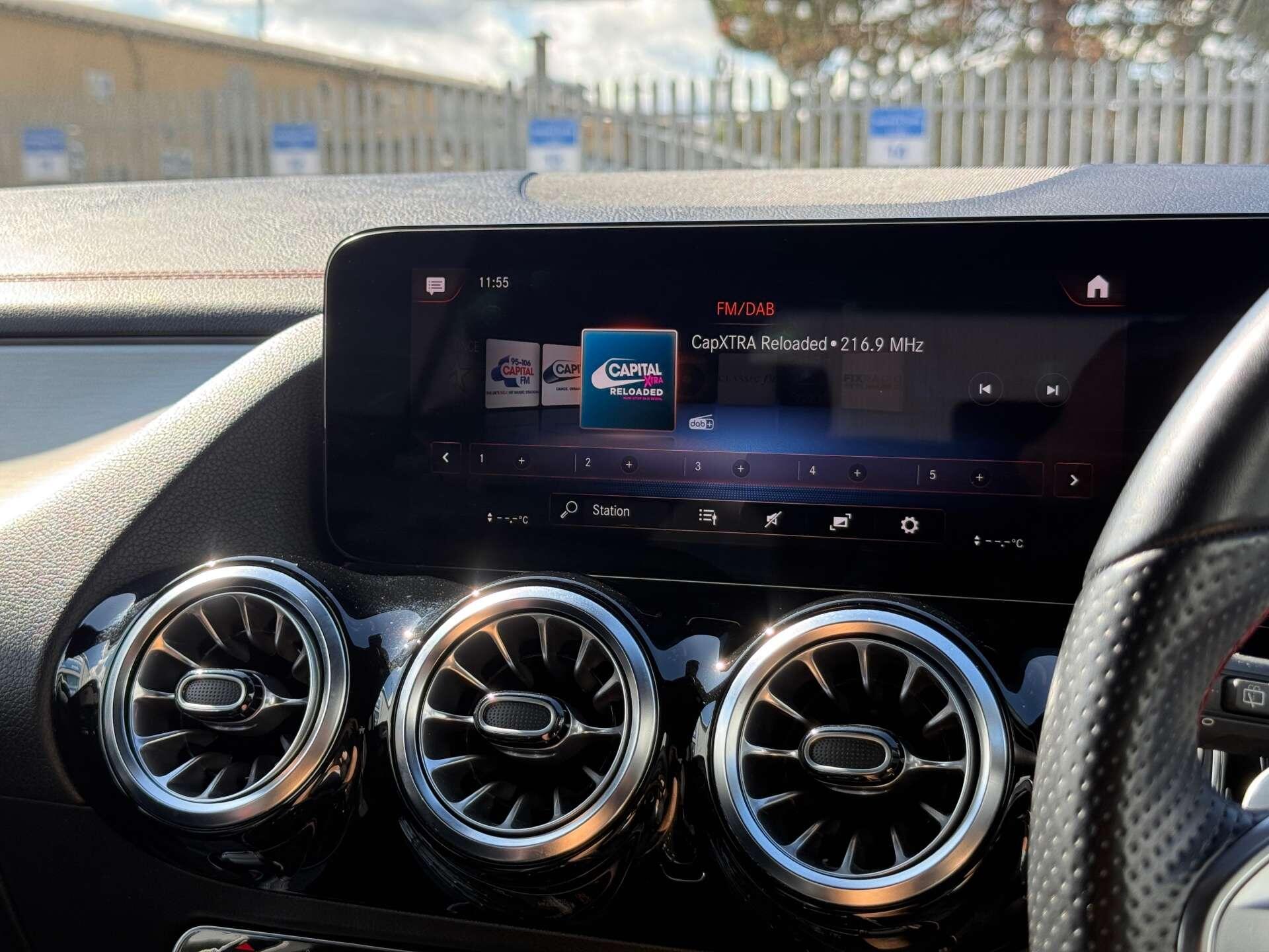 Mercedes-Benz EQA view 62