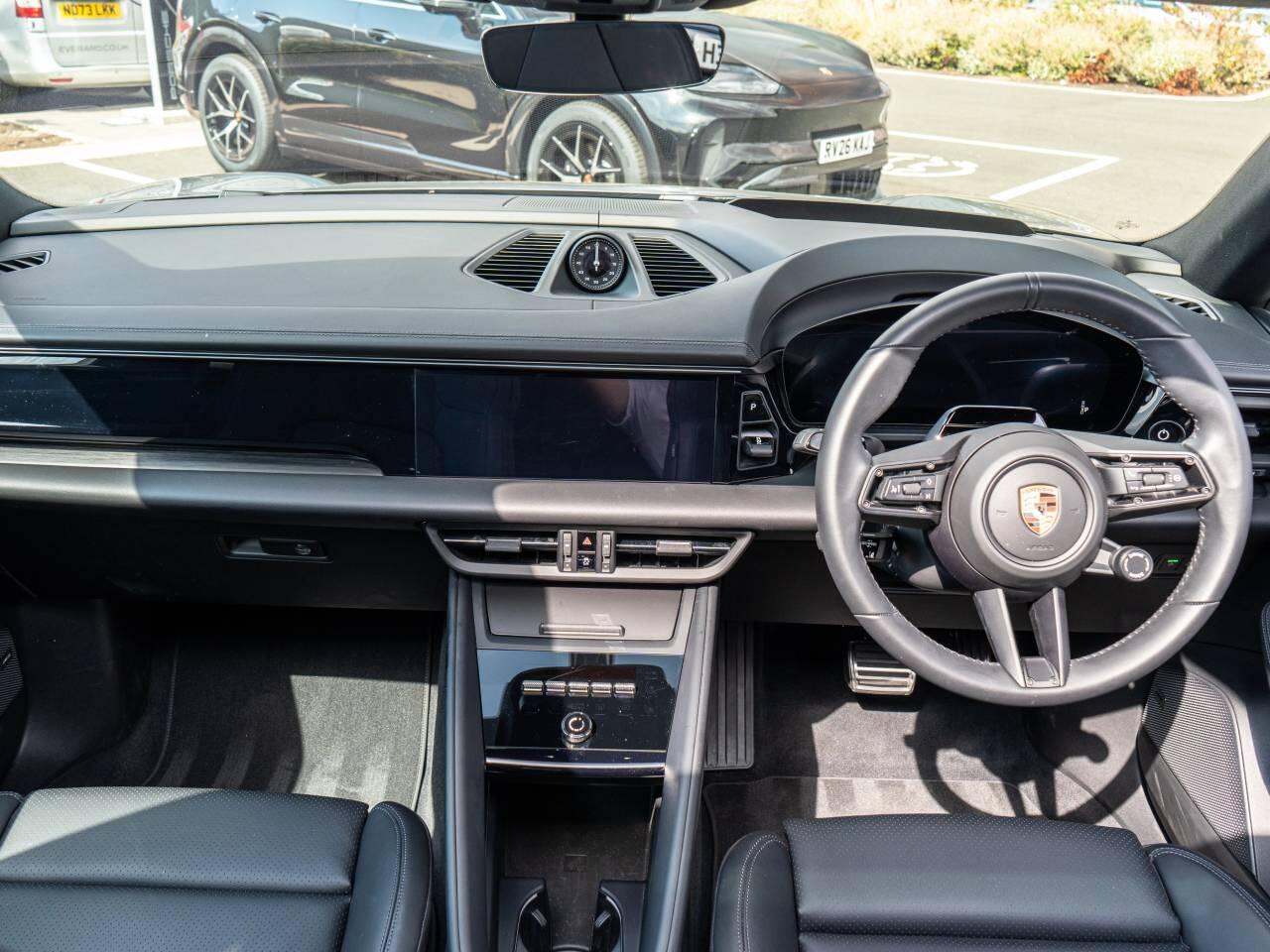 Porsche Macan view 31