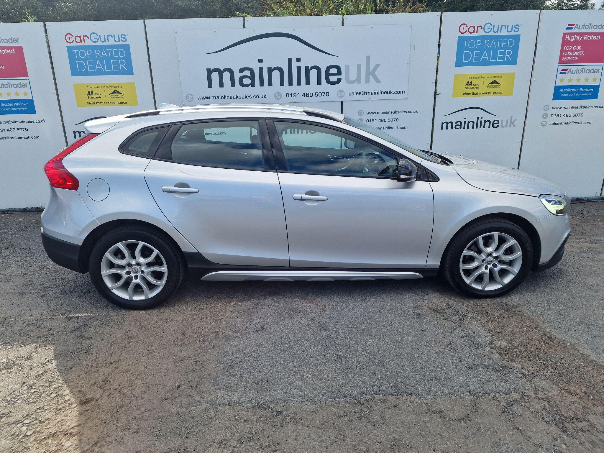 Volvo V40 Cross Country view 17