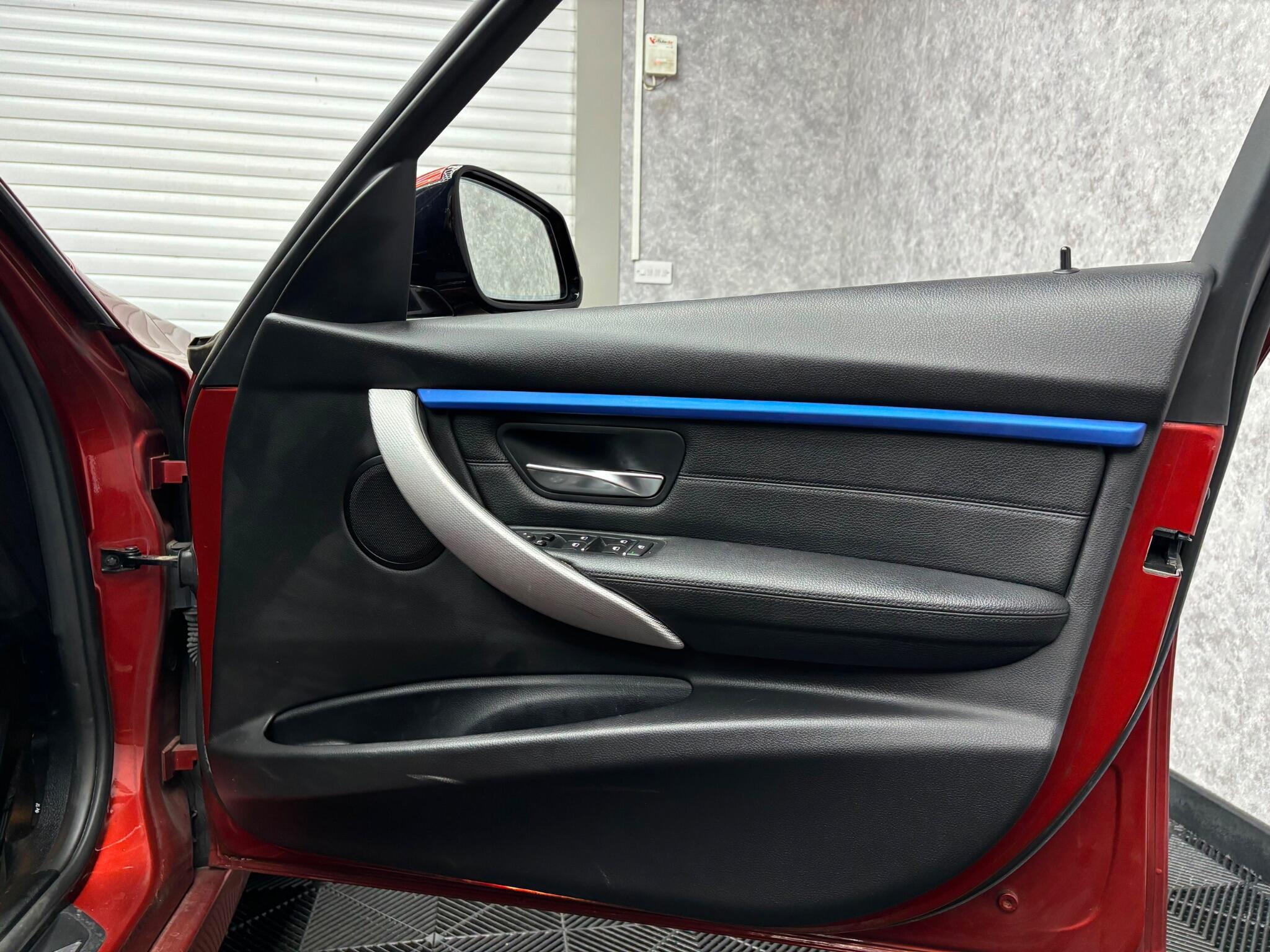 BMW 3 Series view 22
