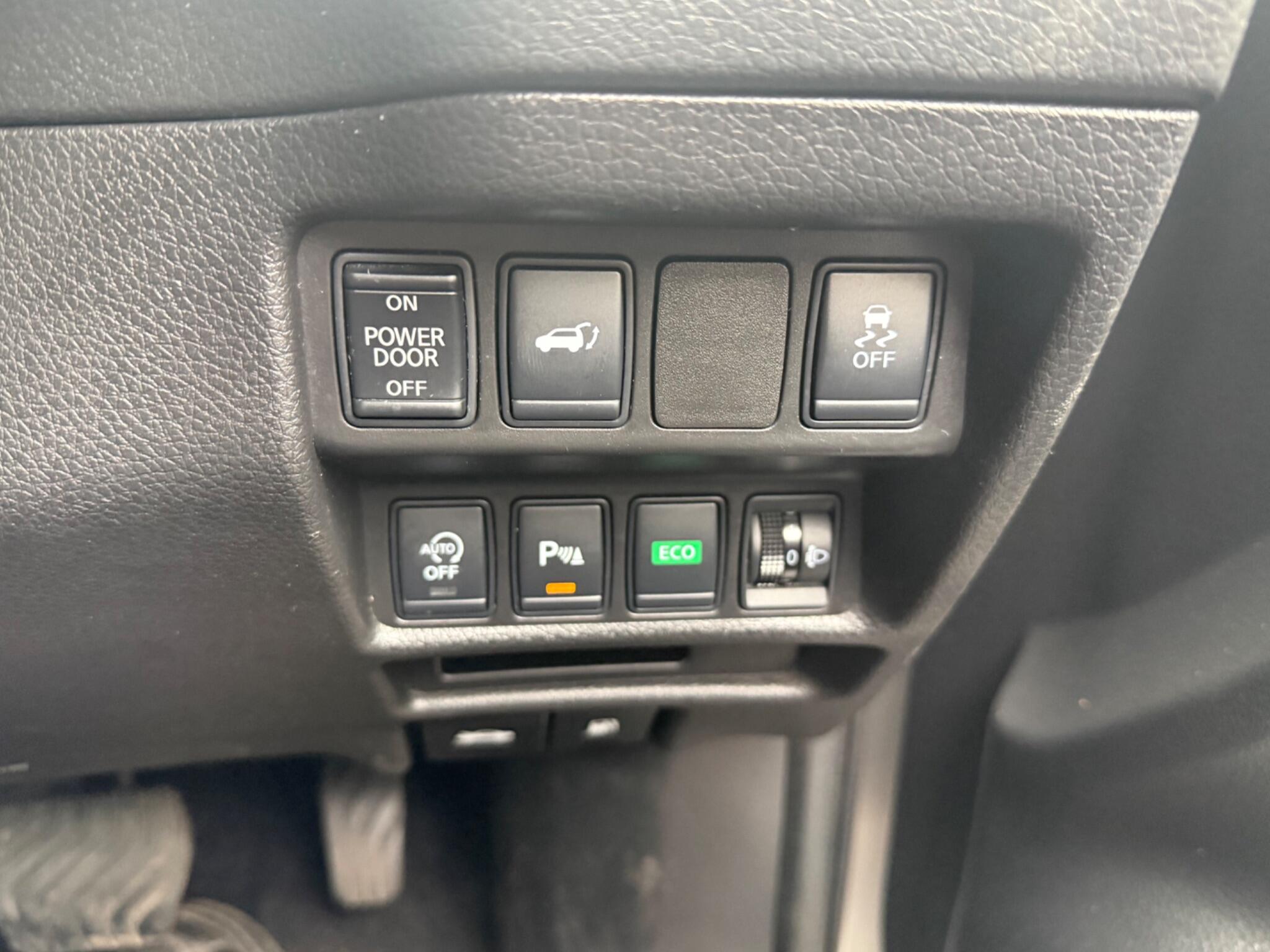 2017 Nissan X-Trail image 27
