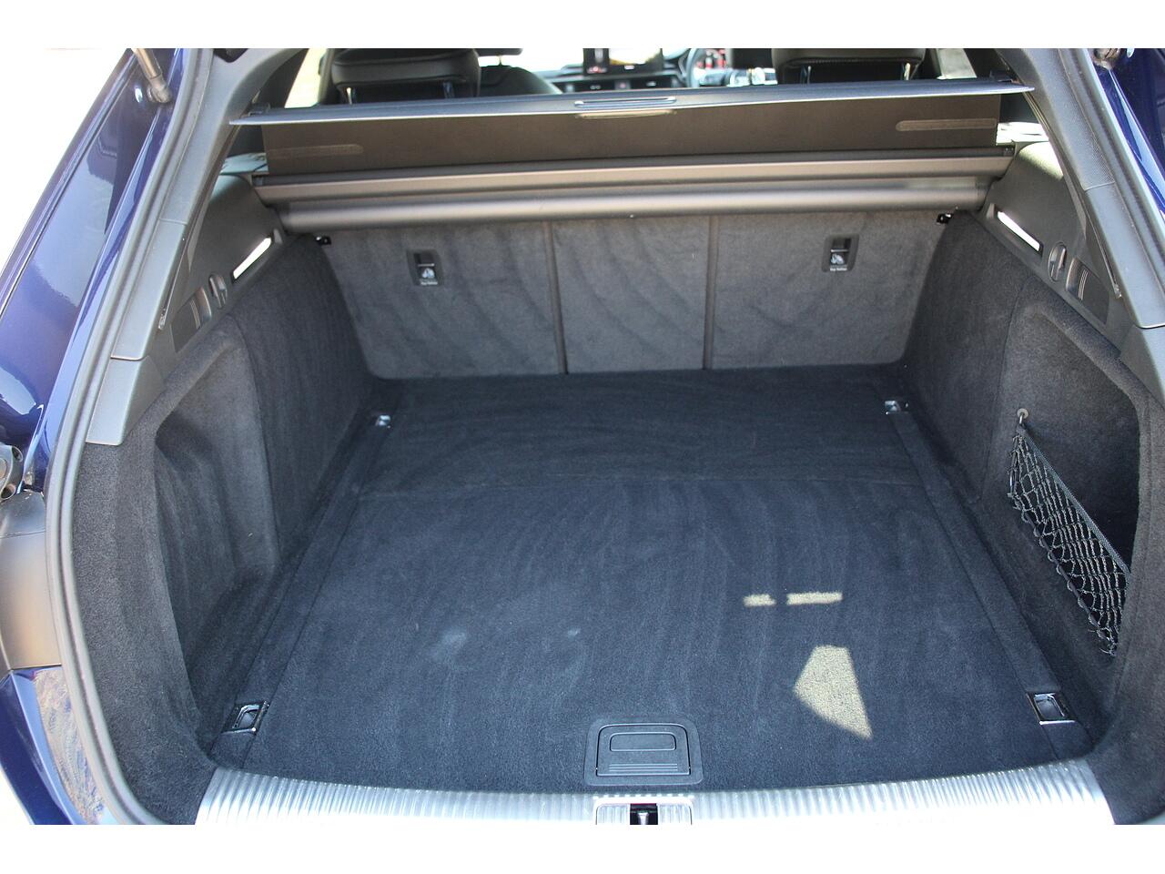Audi A4 Avant view 36
