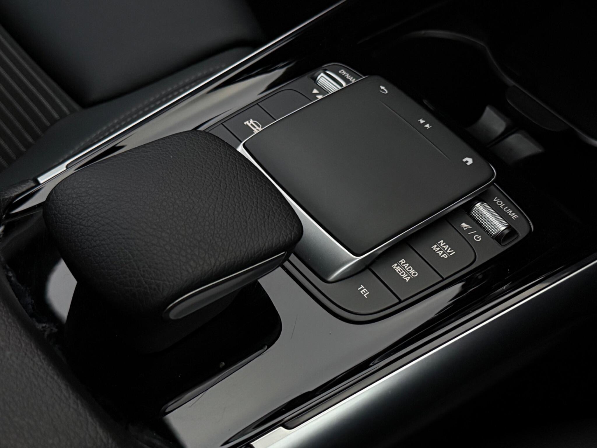 Mercedes-Benz Gla view 24