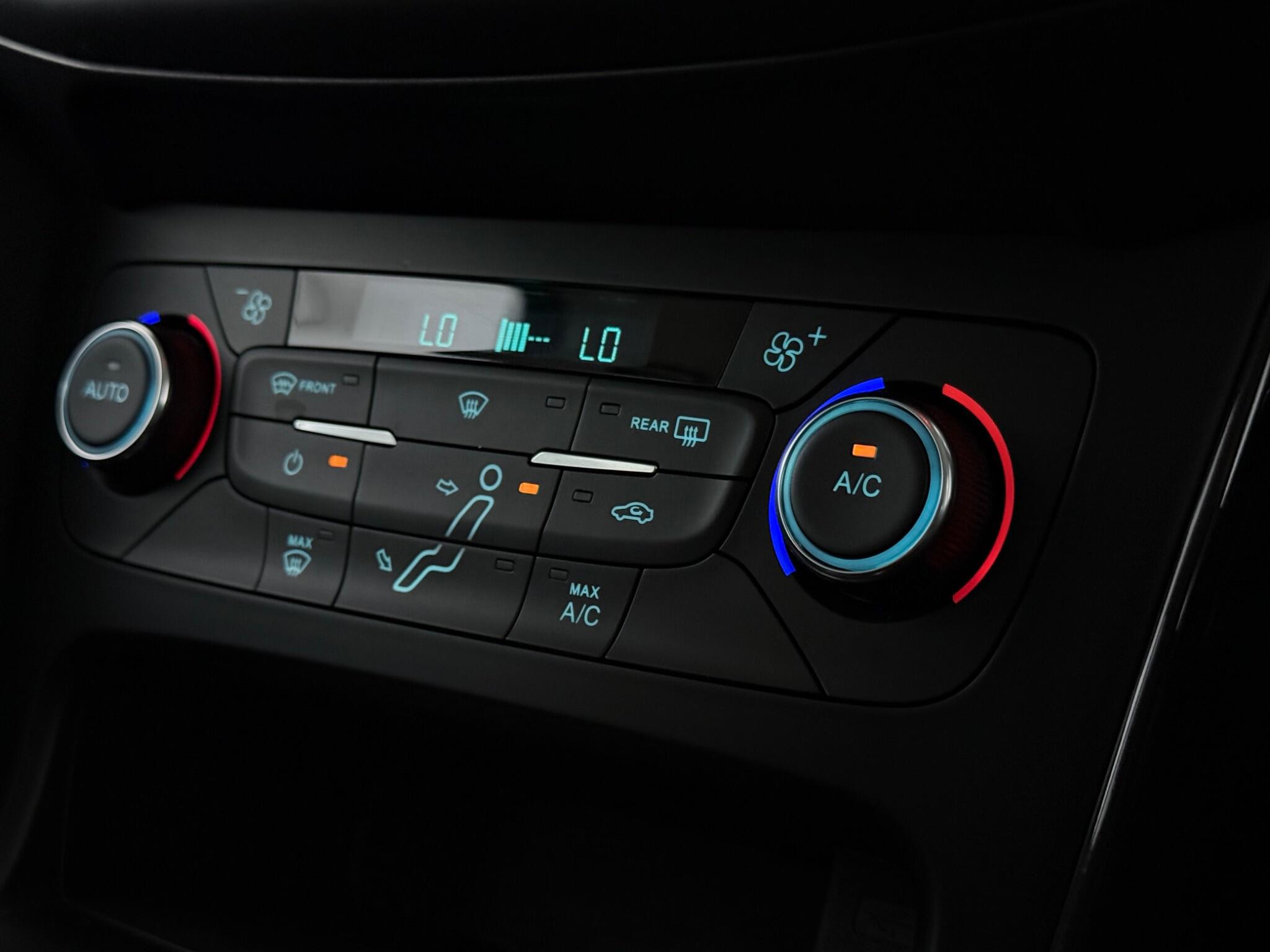 Ford Focus view 22