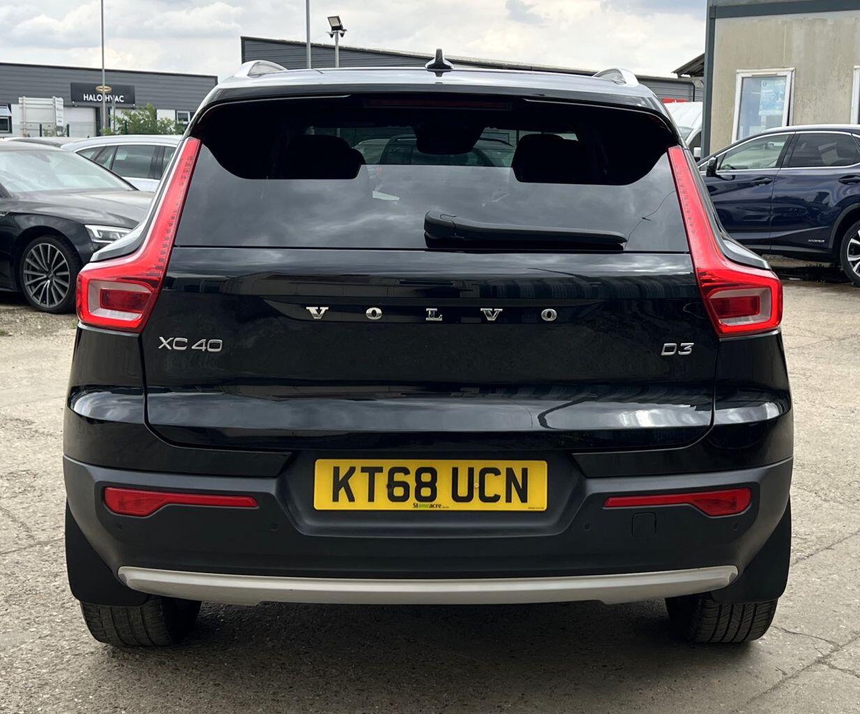 Volvo XC40 view 6