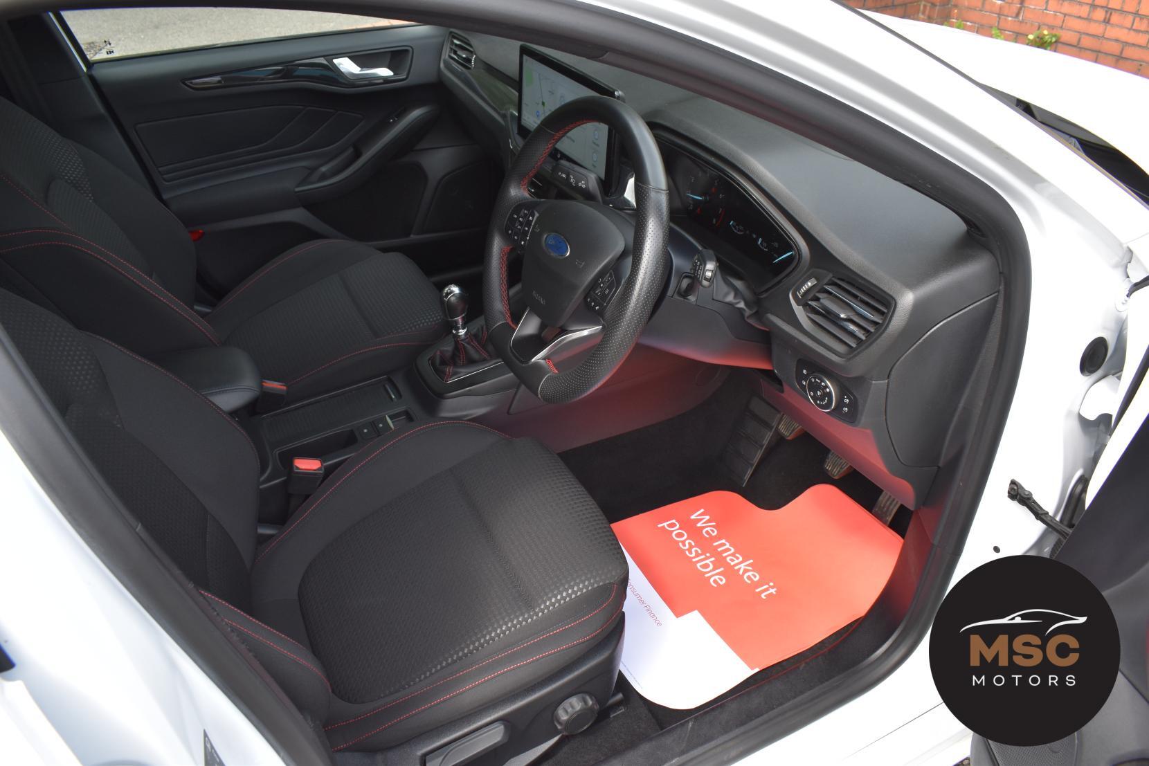 Ford Focus view 31