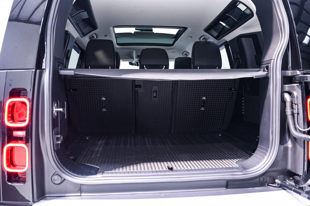 Land Rover Defender view 37