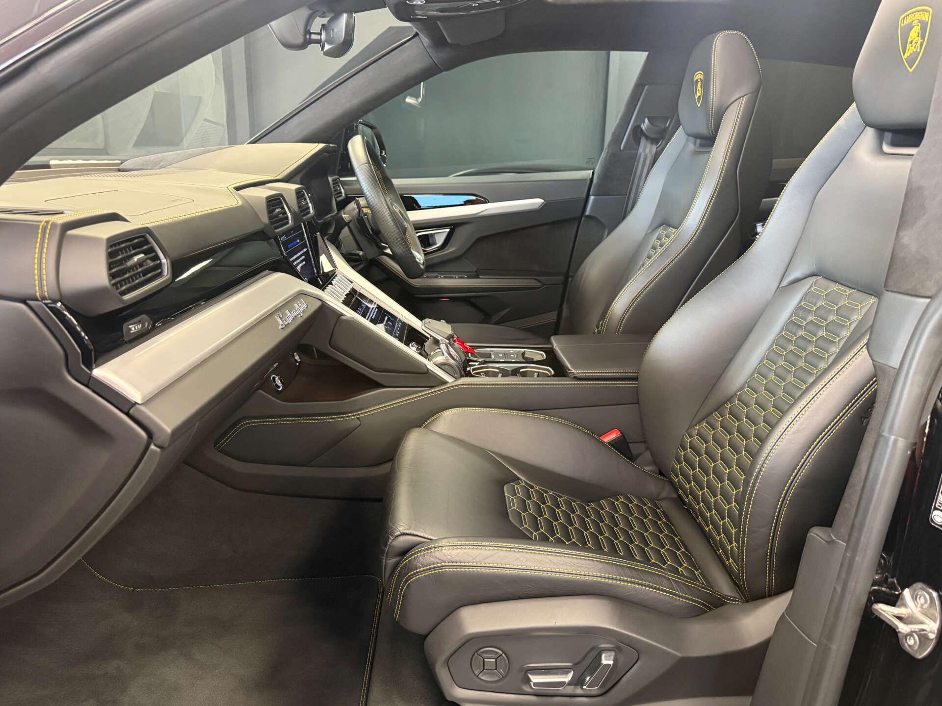 Lamborghini Urus view 12
