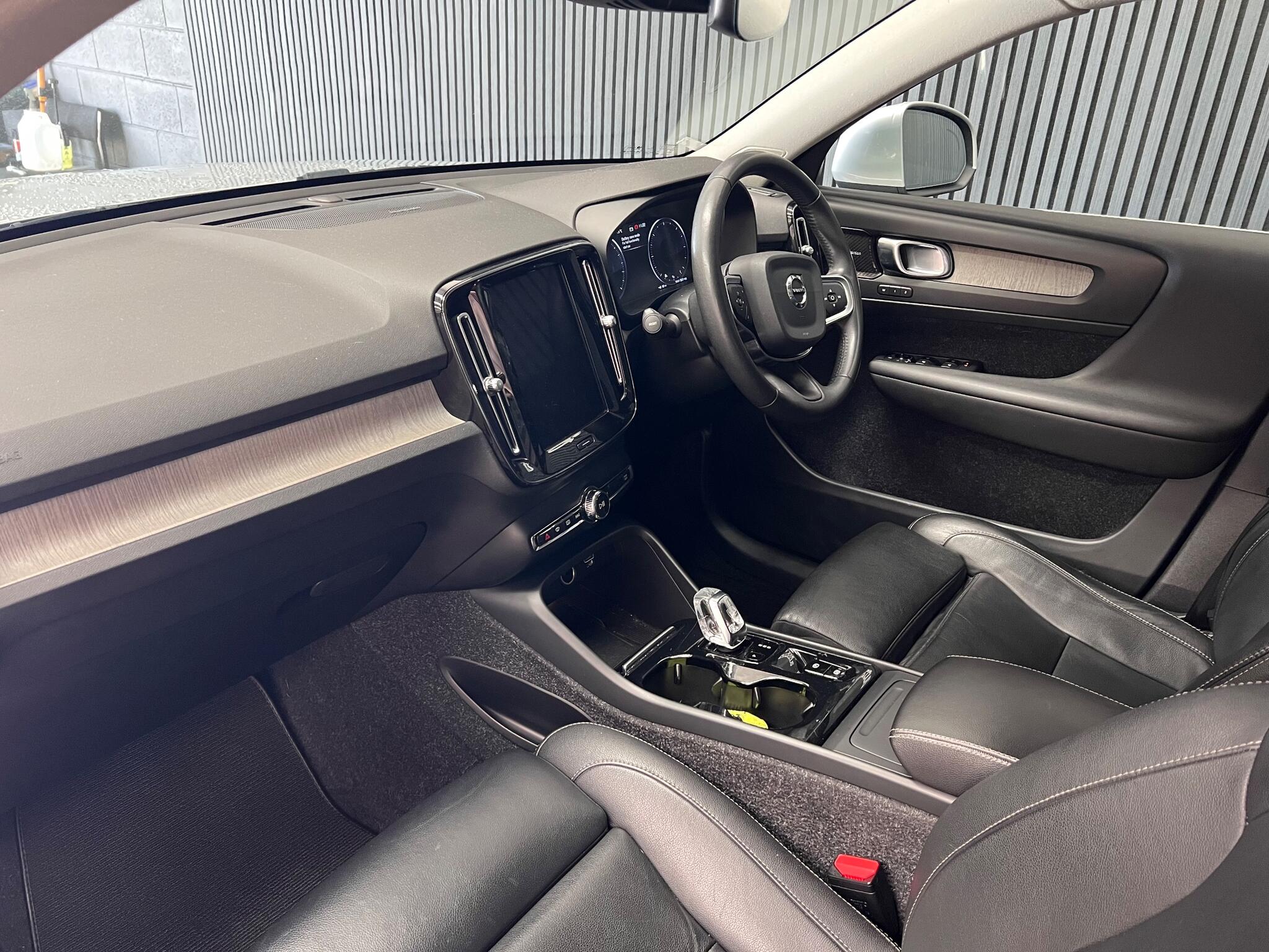 Volvo XC40 view 23