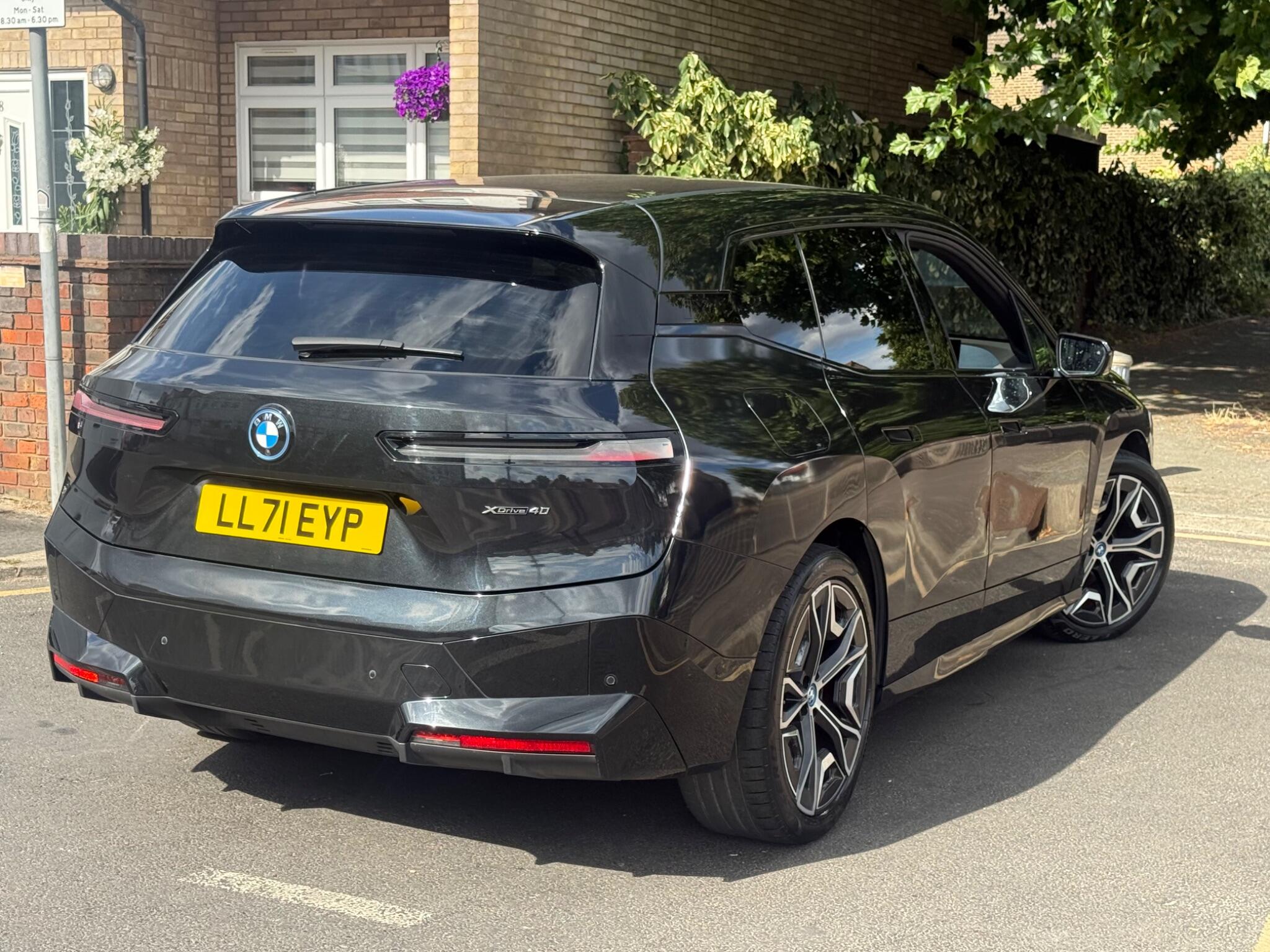 BMW Ix view 6