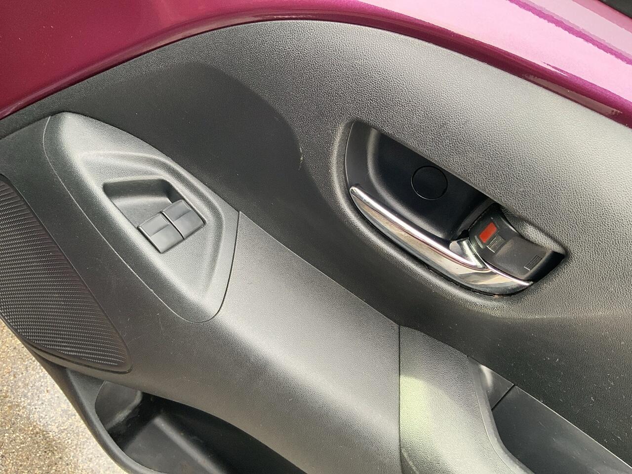 Peugeot 108 view 12