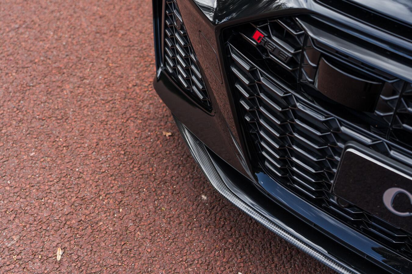 Audi RS6 Avant view 10