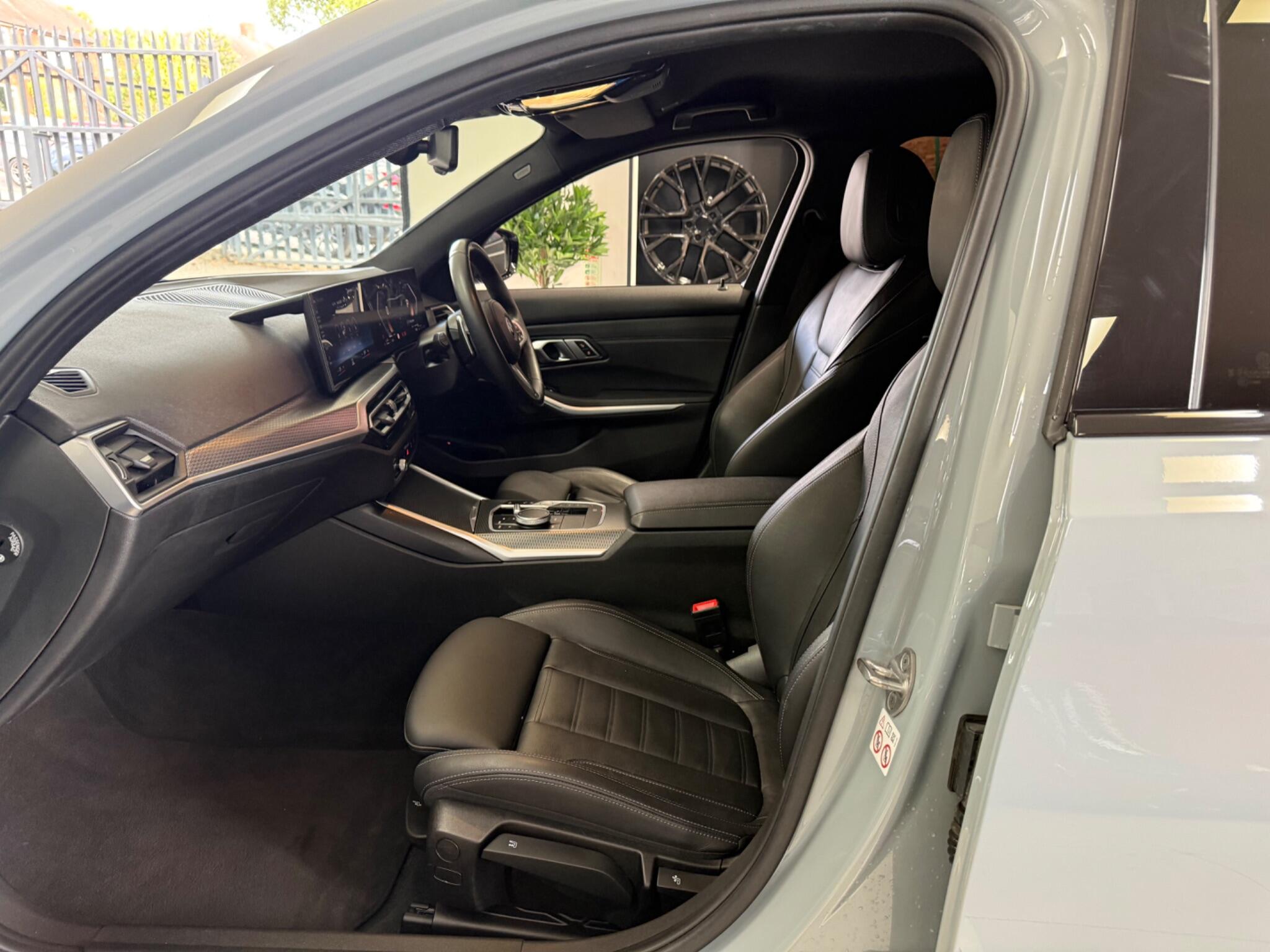 BMW 3 Series view 35