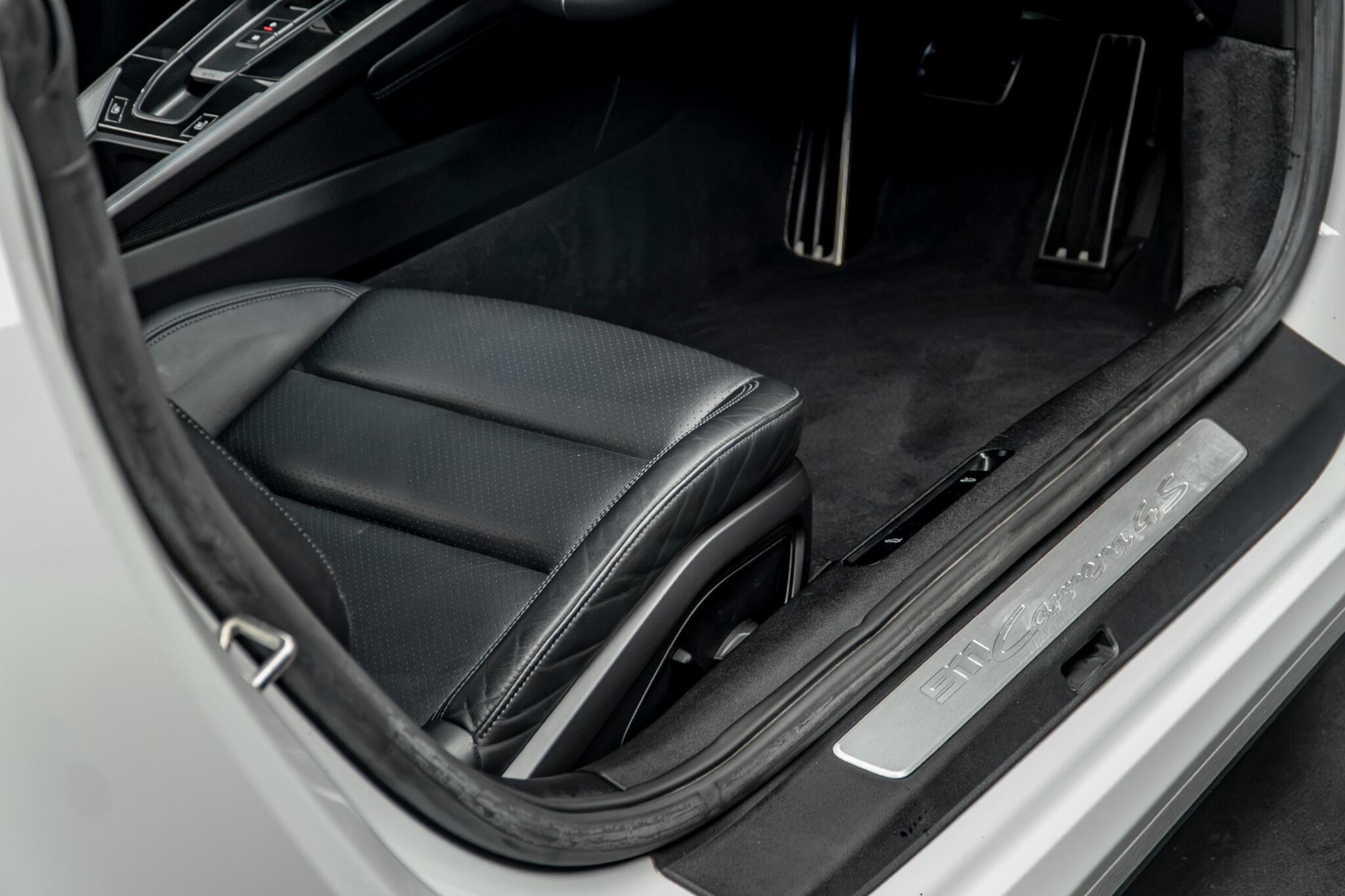 Porsche 911 view 42