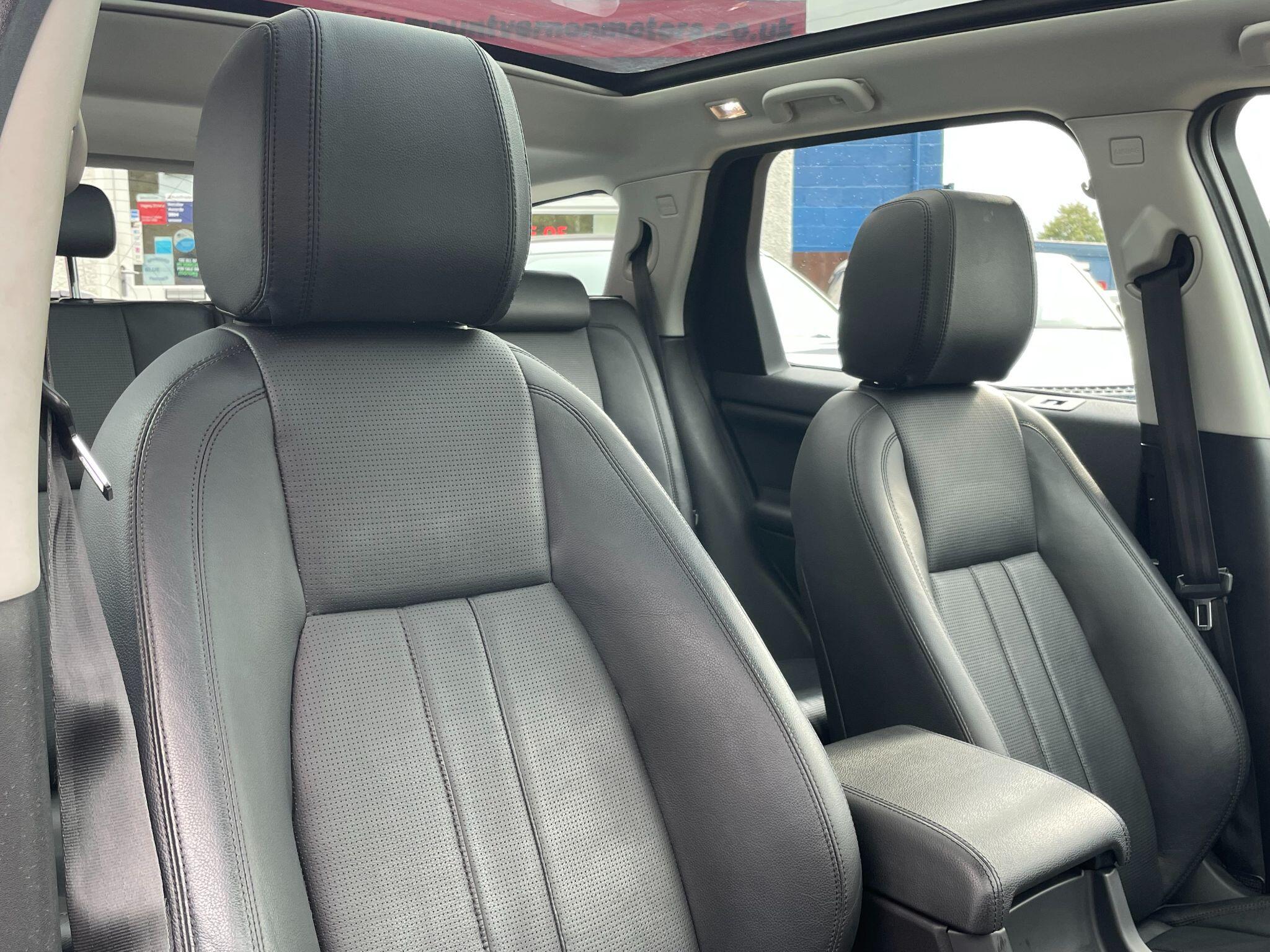 Land Rover Discovery Sport view 17
