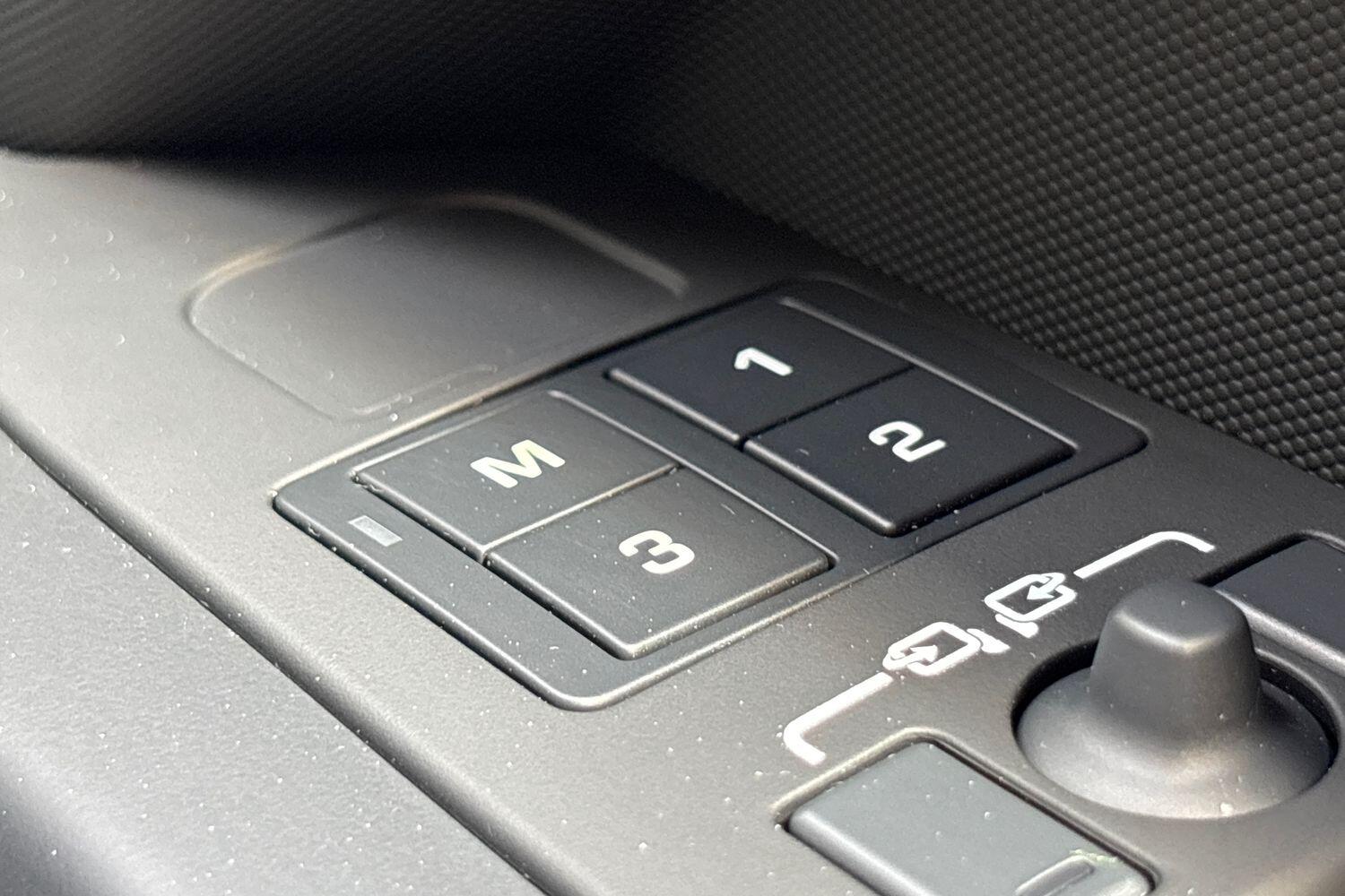 Land Rover Defender view 17