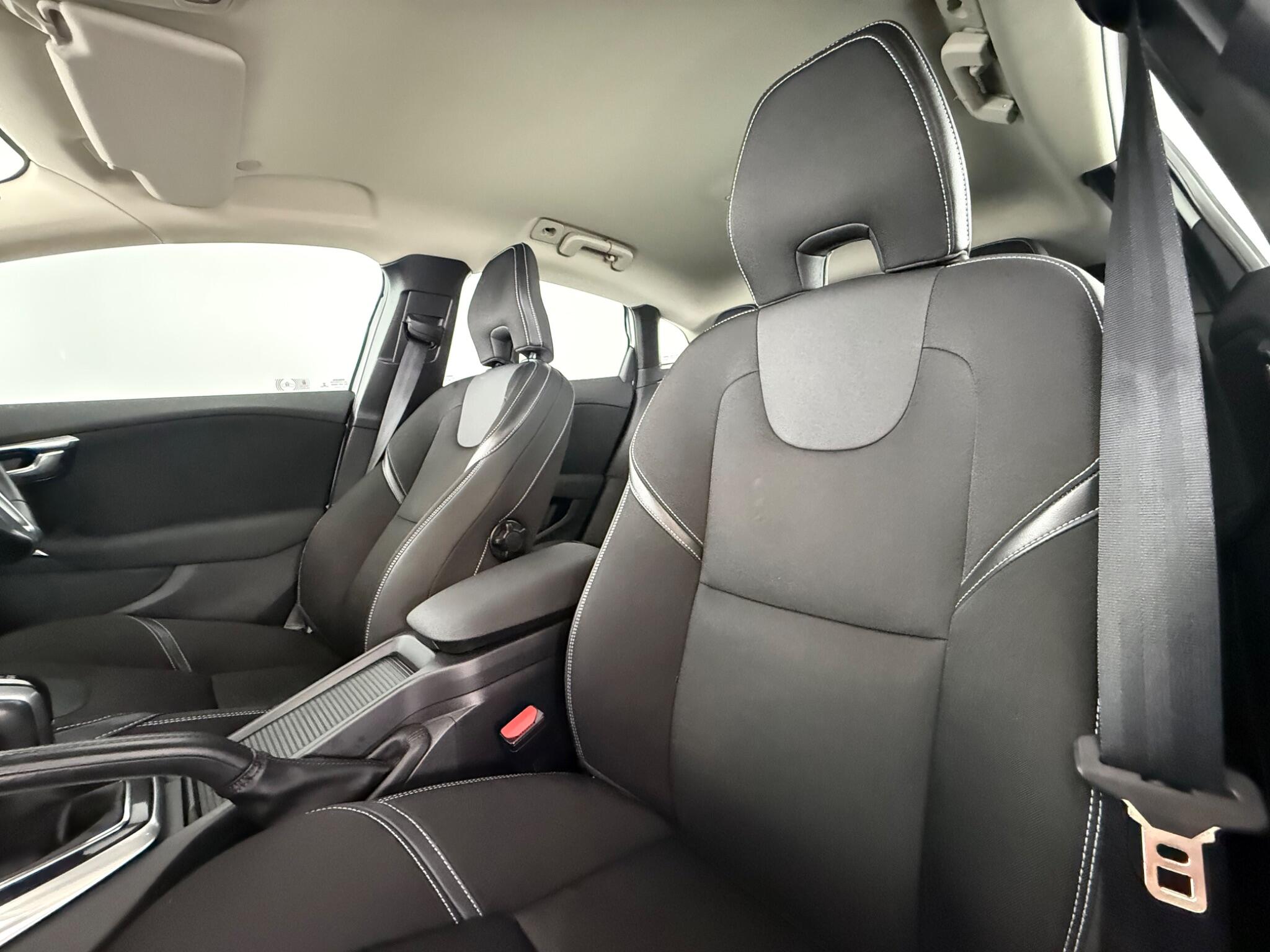 Volvo V40 view 27