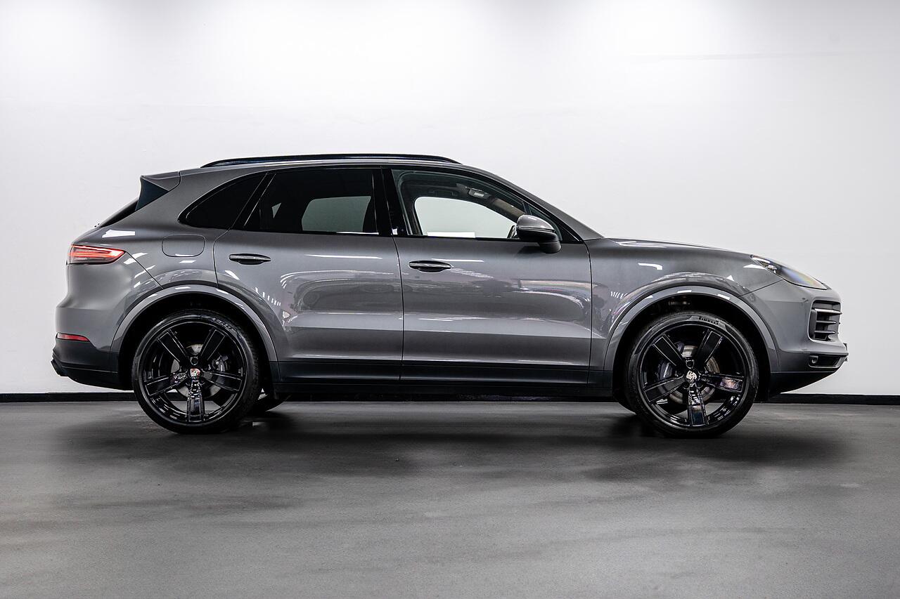 Porsche Cayenne view 31