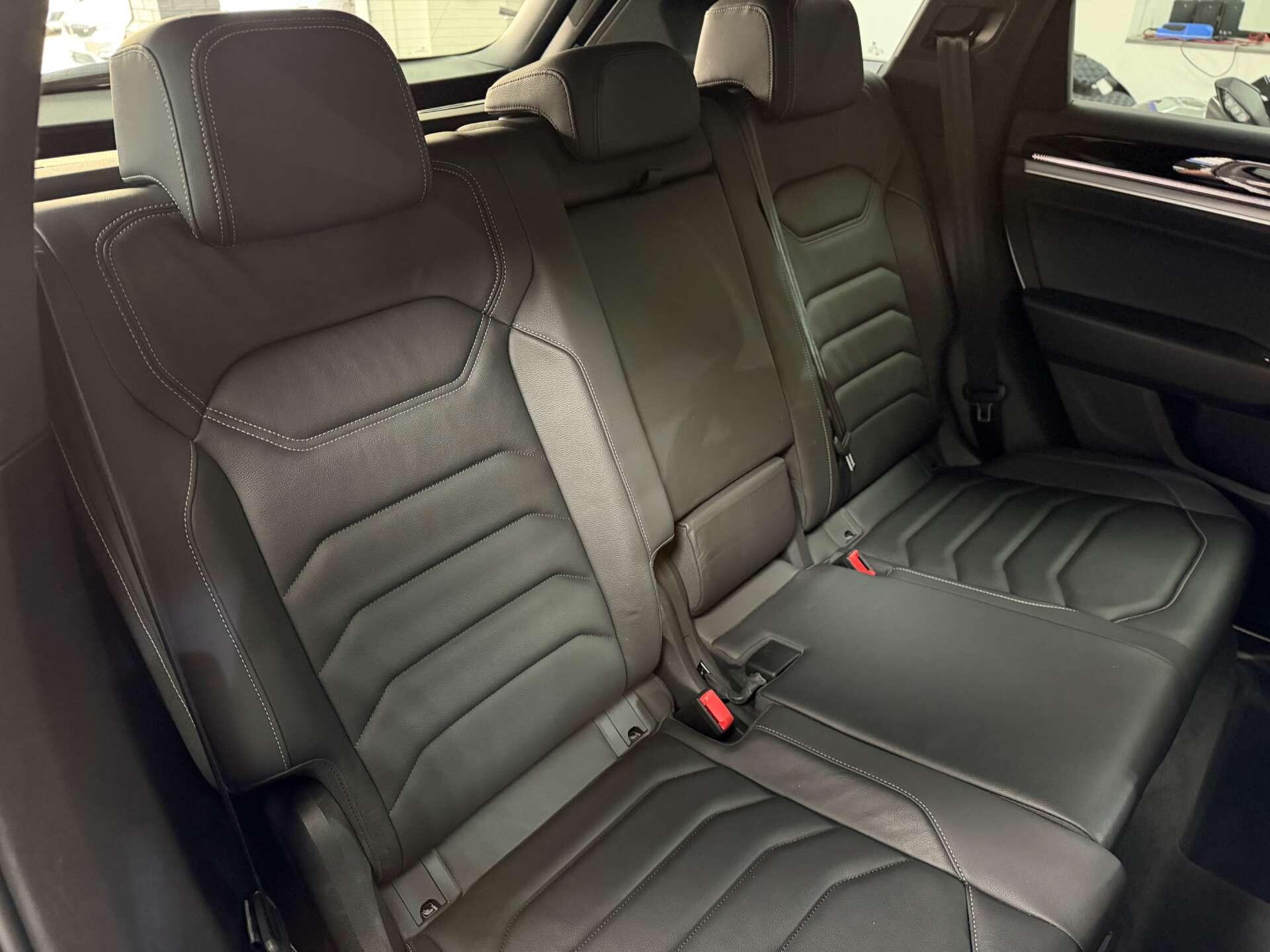 Volkswagen Touareg view 32