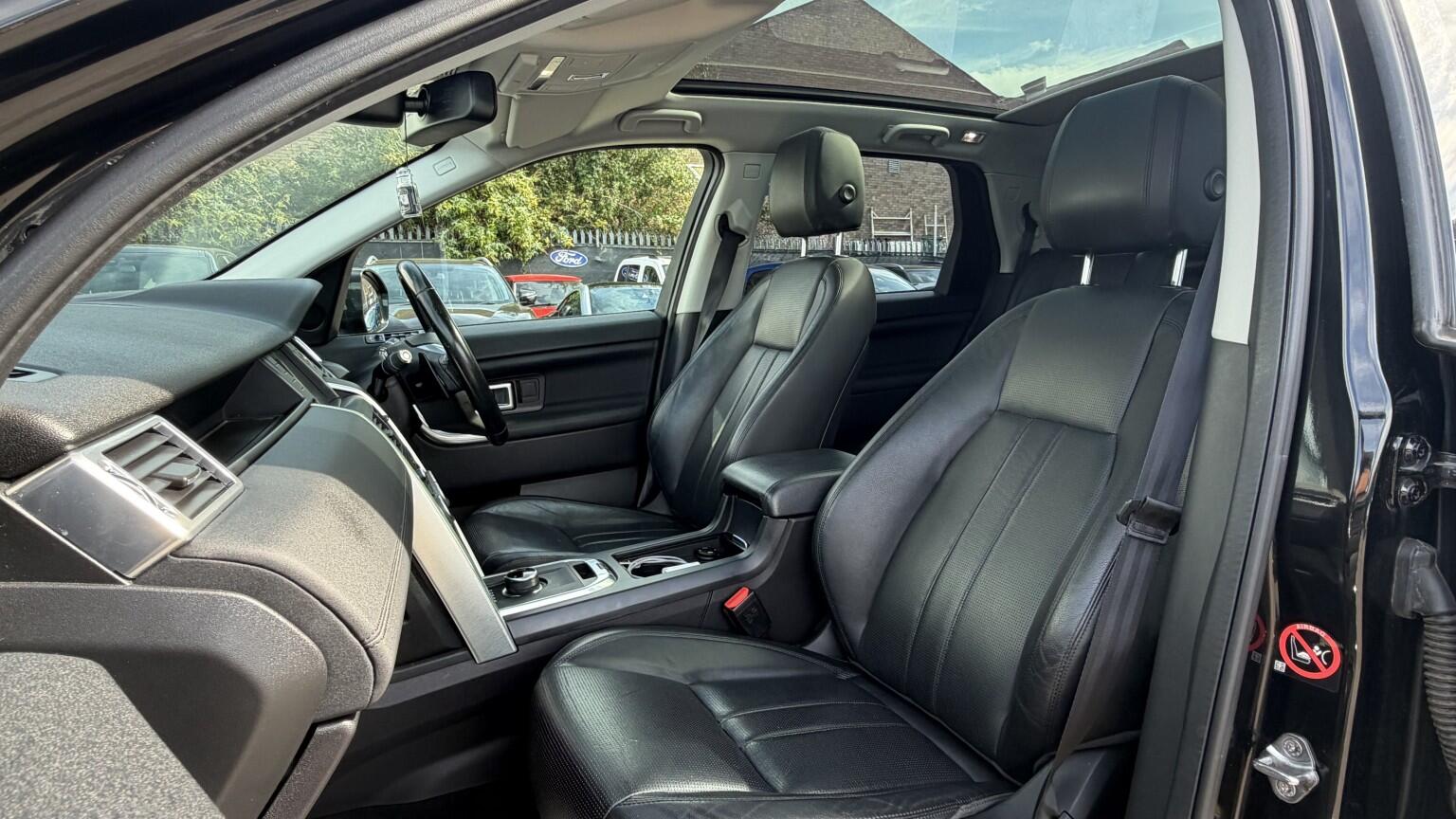 Land Rover Discovery Sport view 20