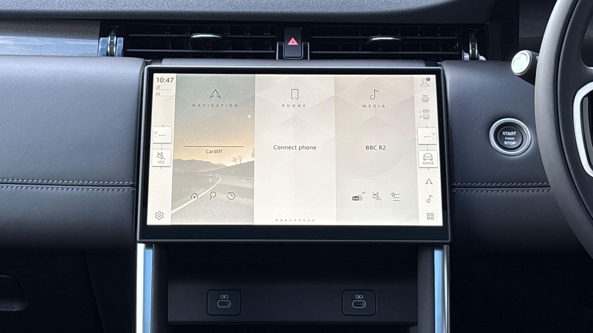 Land Rover Discovery Sport view 14