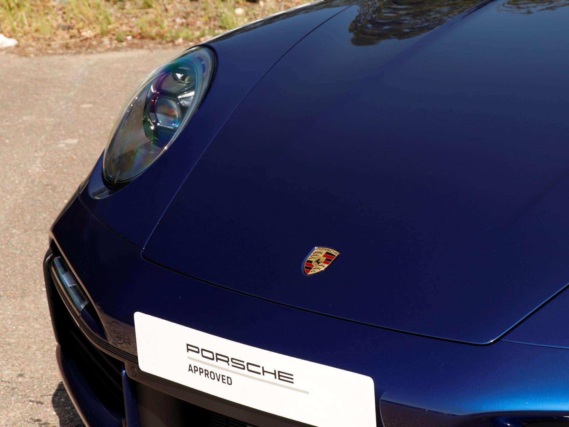 Porsche 911 view 36