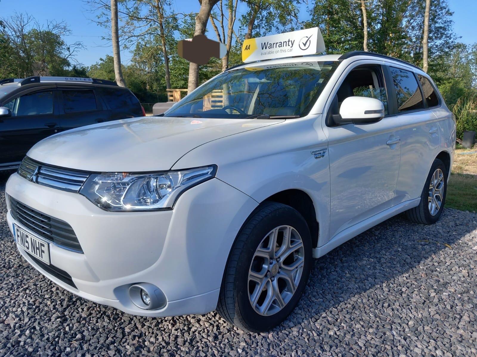 White 2015 Mitsubishi Outlander SUV/Crossover All-wheel drive Automatic
