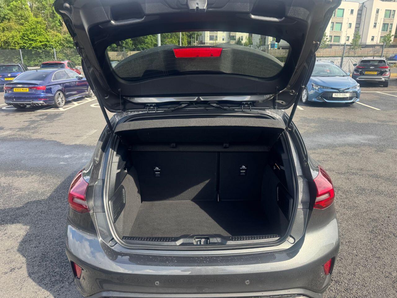 Ford Focus view 8