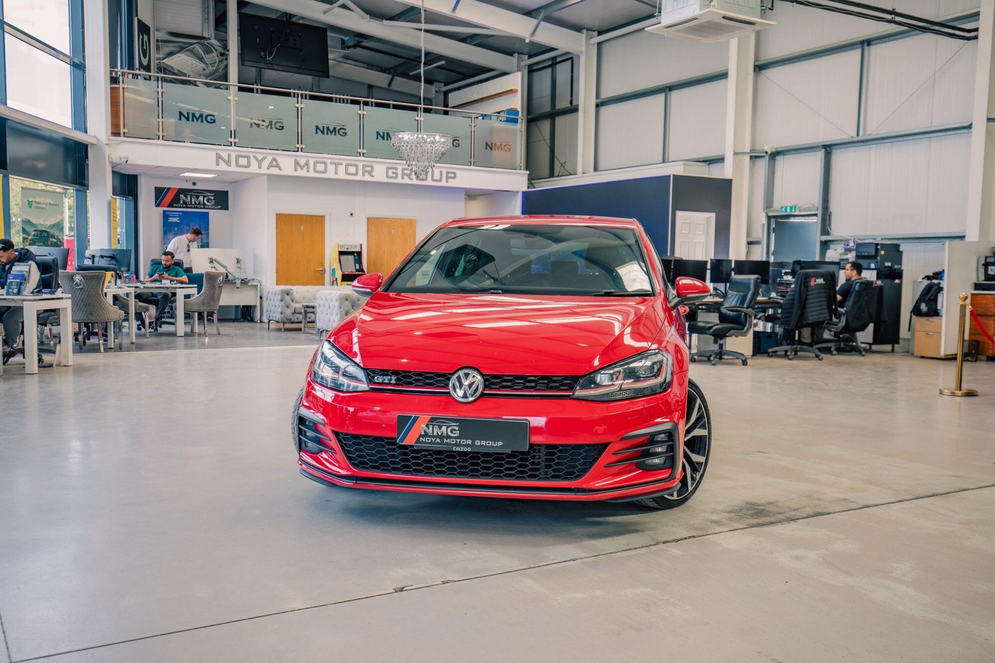 Volkswagen Golf view 3