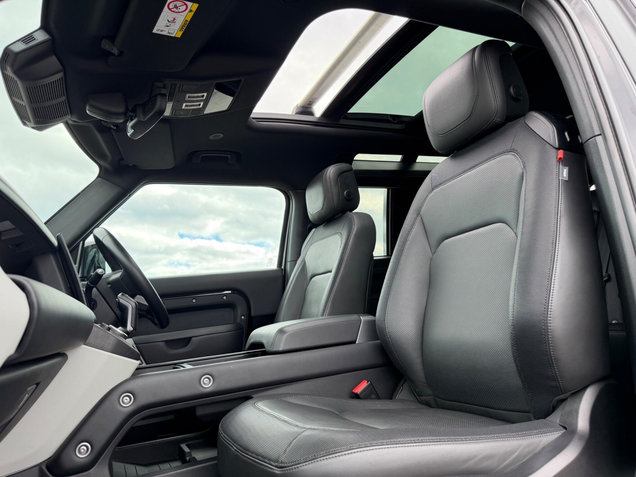 Land Rover Defender view 24