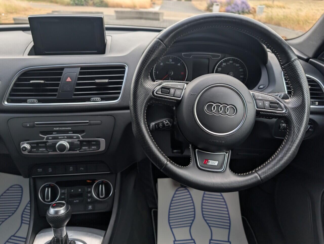 Audi Q3 view 29