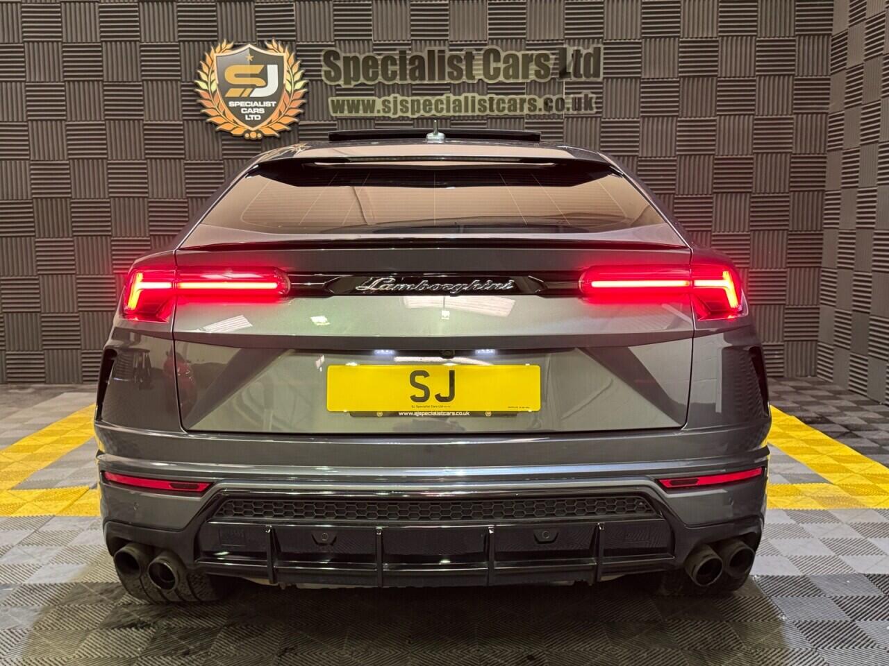 Lamborghini Urus view 5