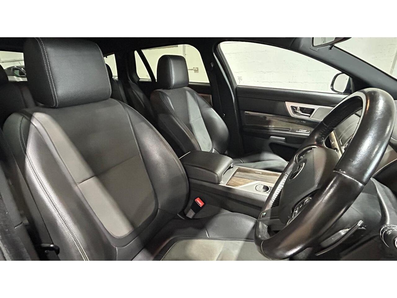 Jaguar XF view 23