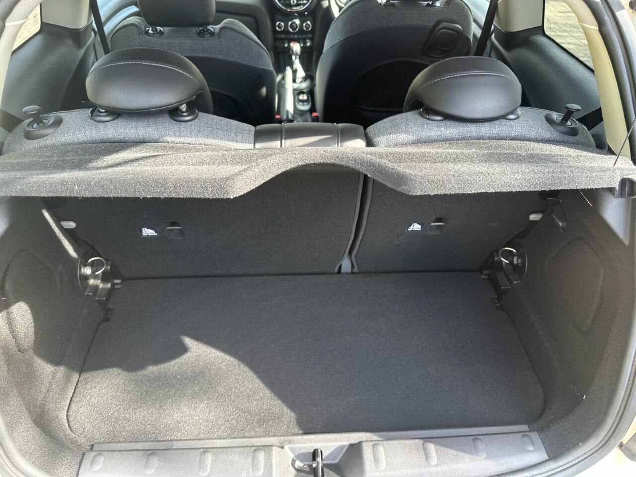 Mini Hatch view 28