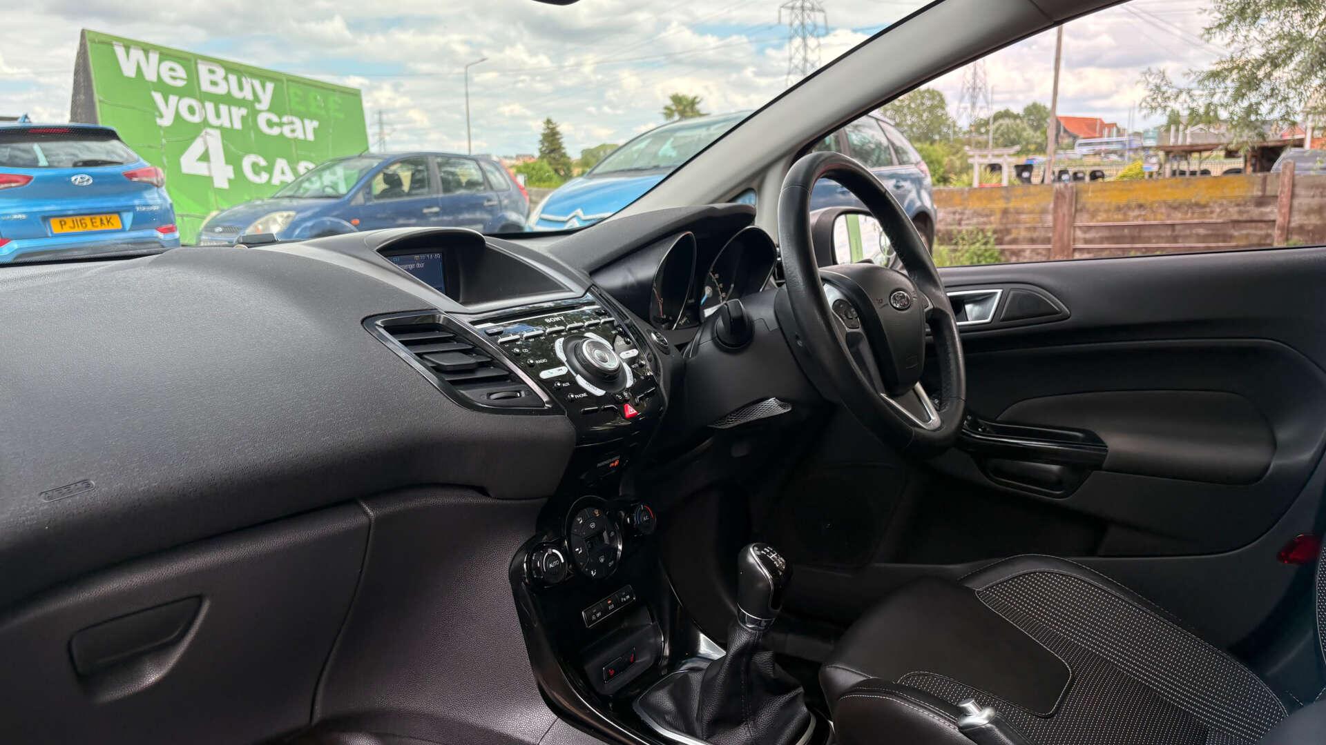 Ford Fiesta view 14