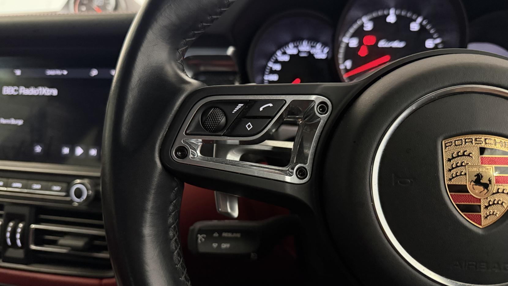 Porsche Macan view 13