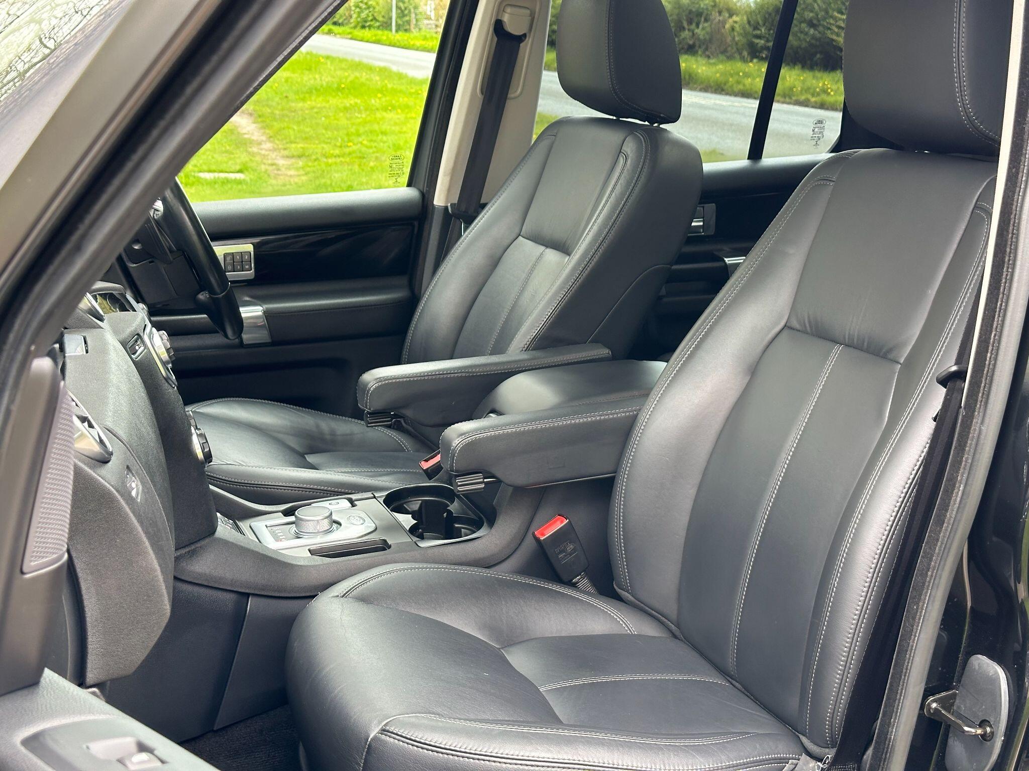 Land Rover Discovery view 11