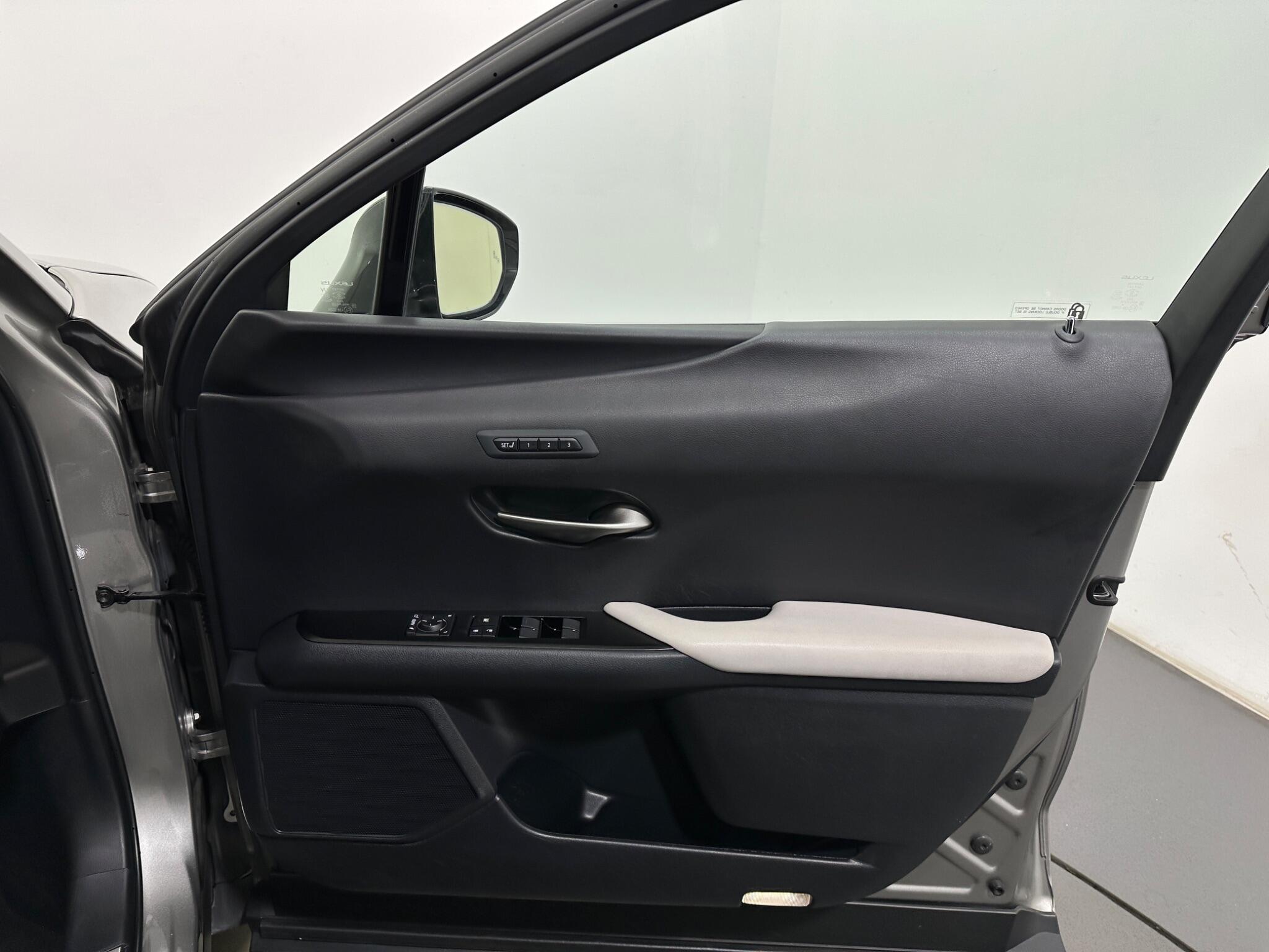 Lexus UX view 34