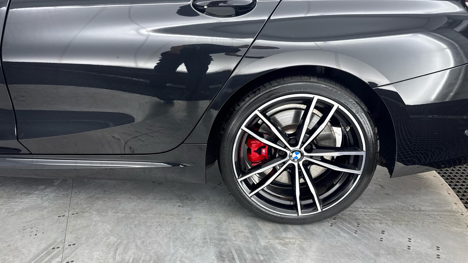 BMW 3 Series view 23