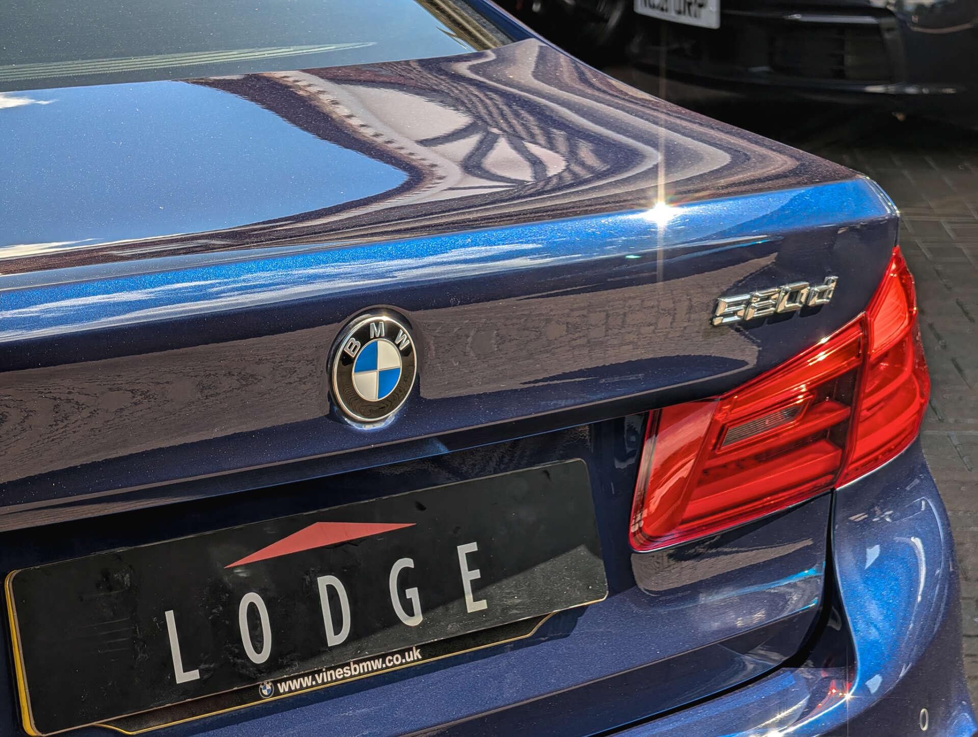 BMW 5 Series view 16