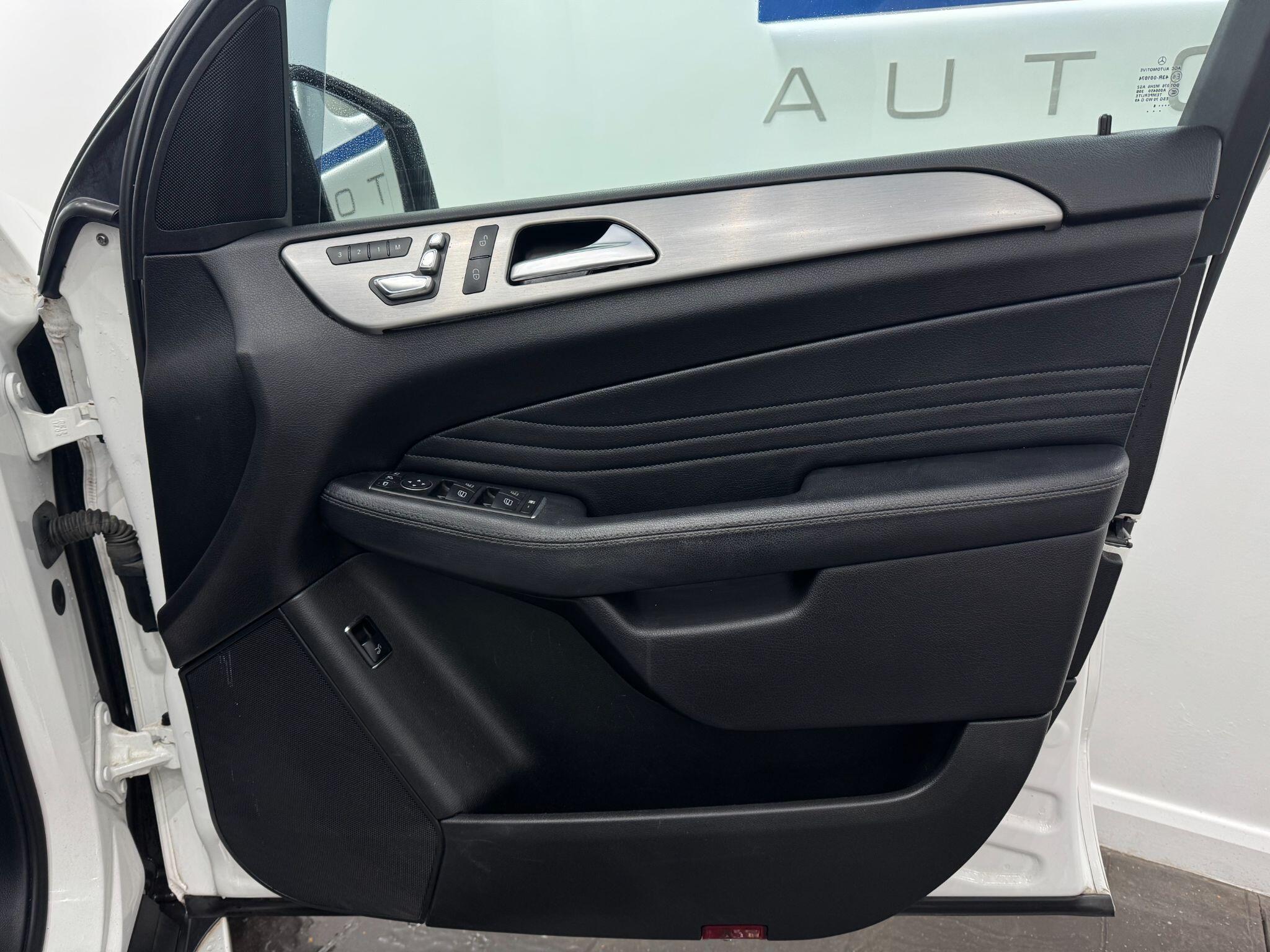 Mercedes-Benz Gle view 28
