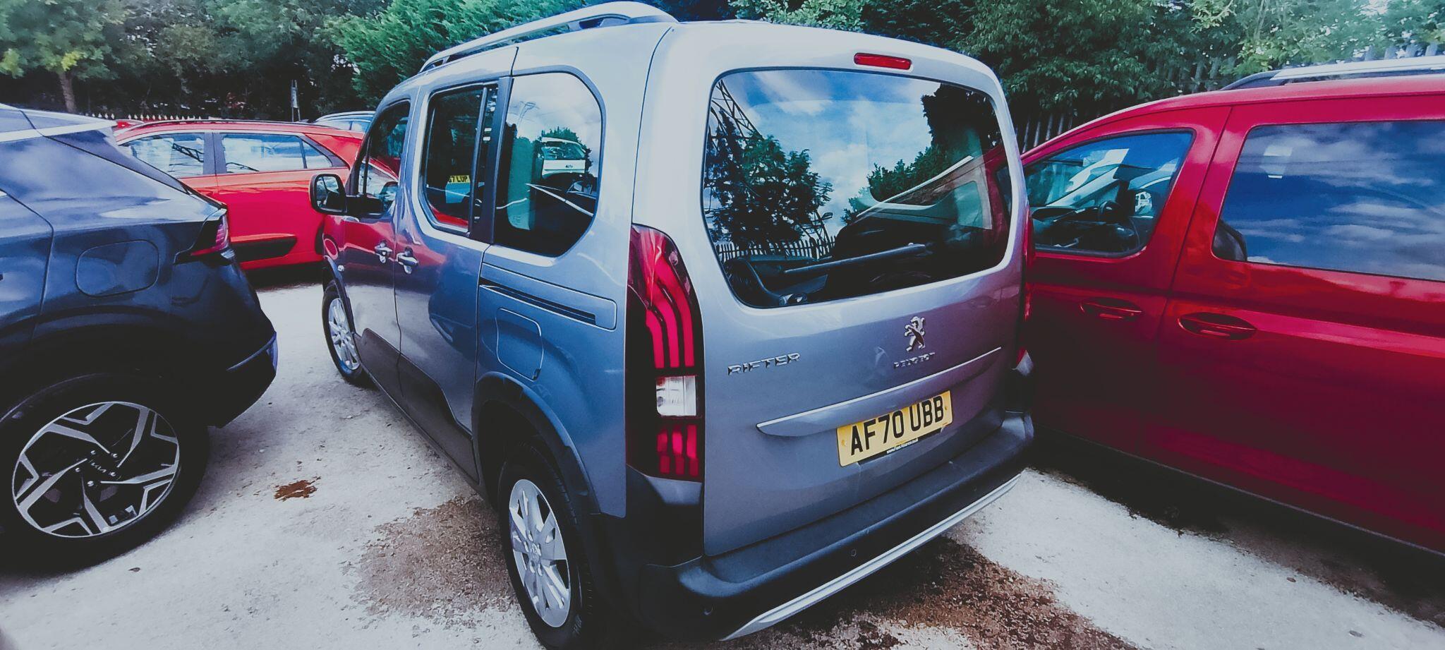 Peugeot Rifter view 19