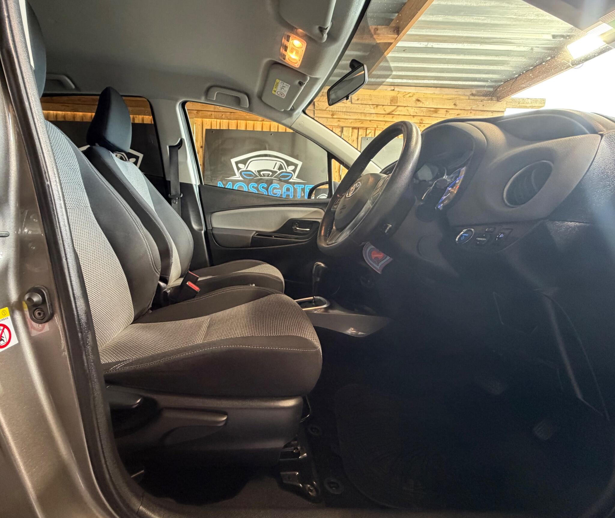 Toyota Yaris view 14