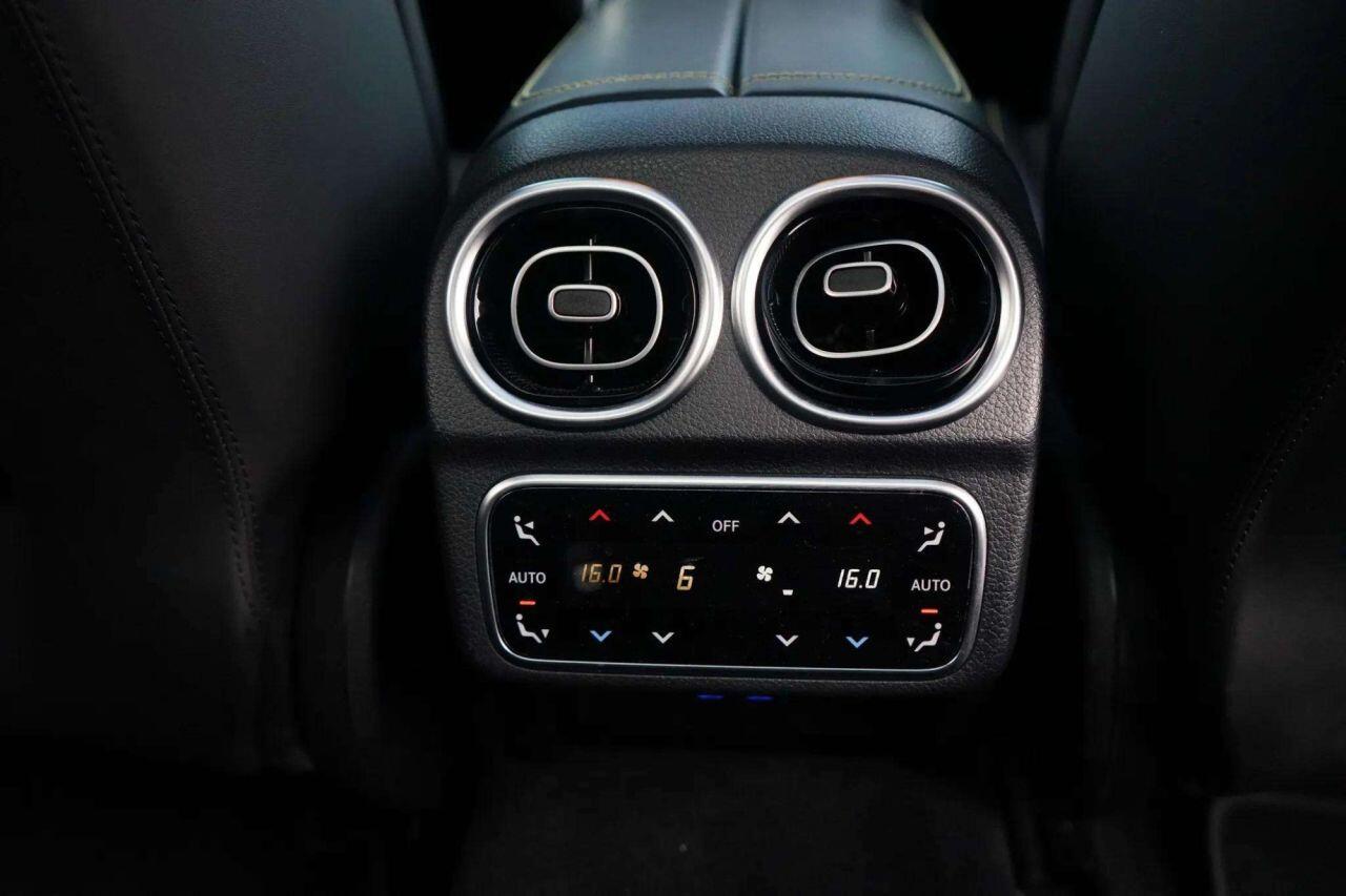 Mercedes-Benz C-Class view 59
