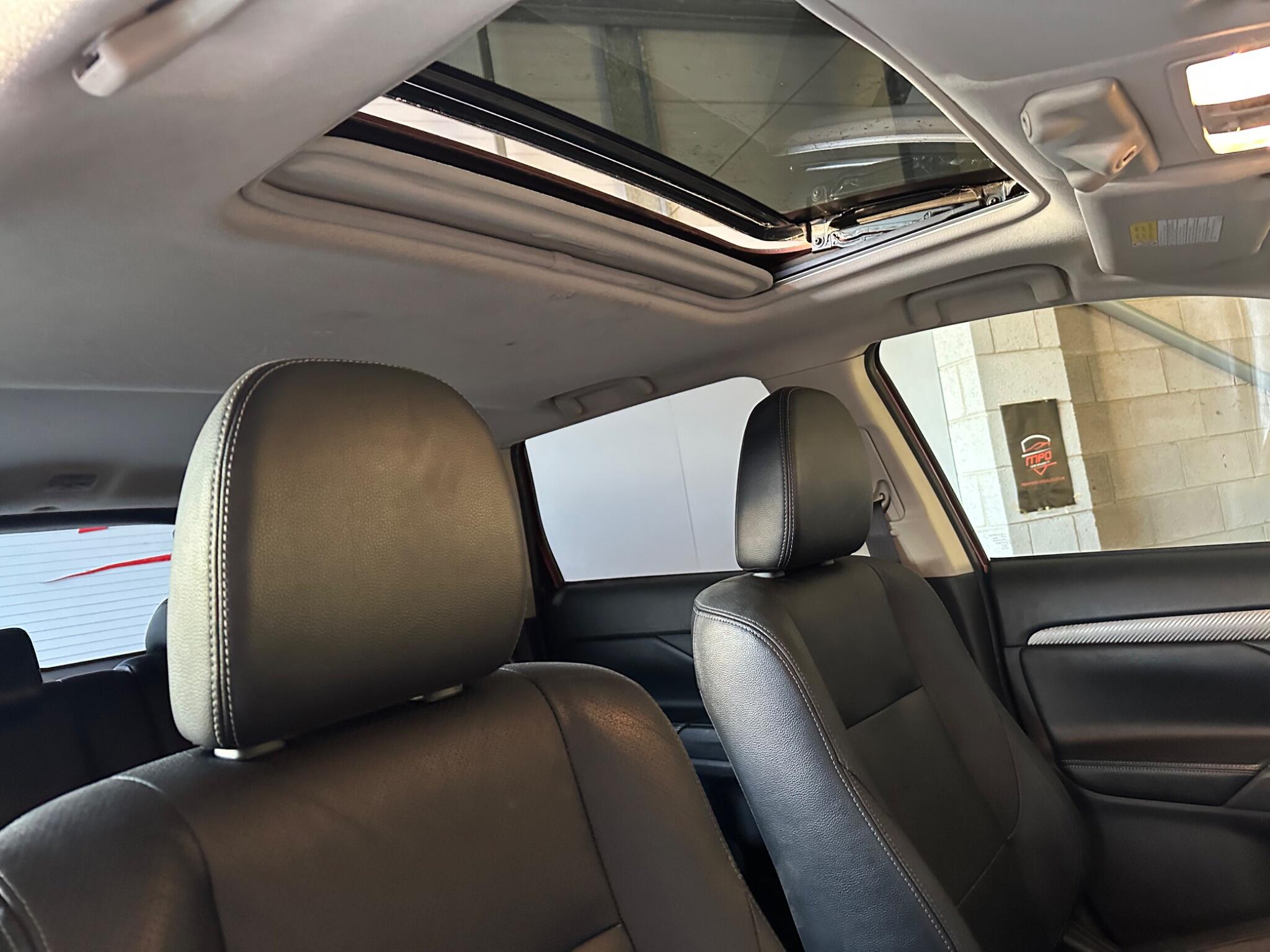 Mitsubishi Outlander view 13