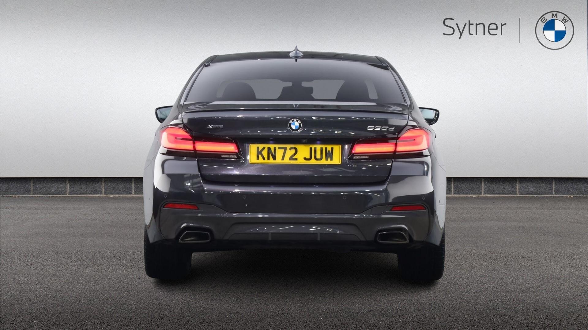 BMW 5 Series view 15